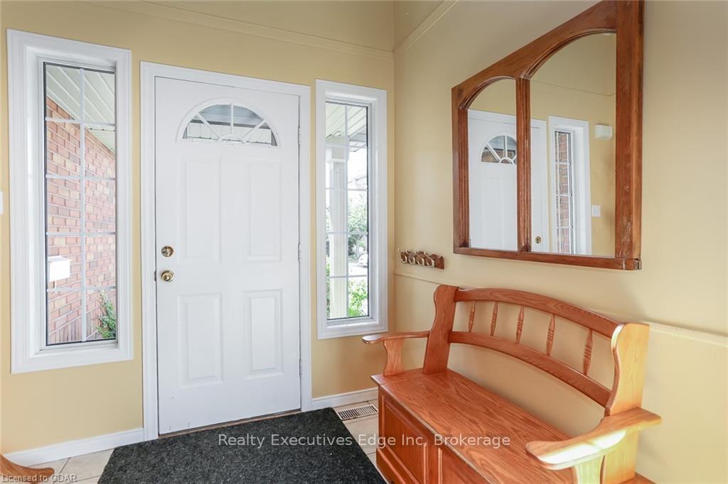 Photo 2 of Unit Main, 59 Marsh Crescent, Guelph, Pineridge/Westminster Woods — HOMEH