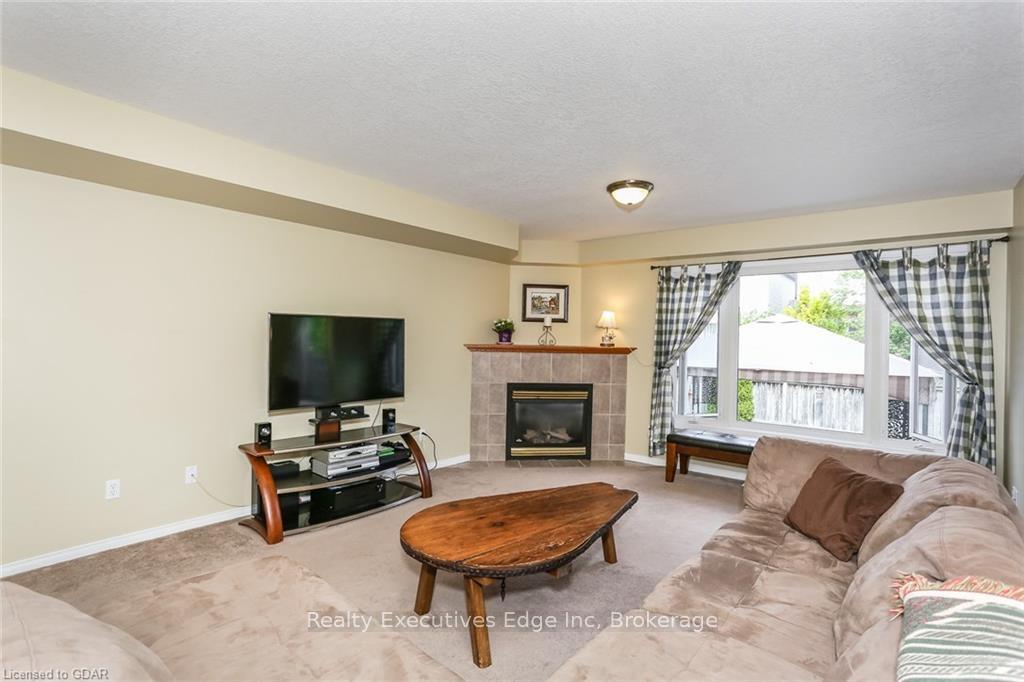 Photo 4 of Unit Main, 59 Marsh Crescent, Guelph, Pineridge/Westminster Woods — HOMEH