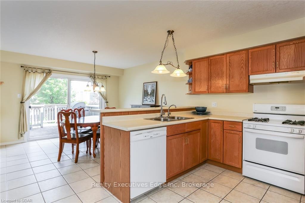 Photo 5 of Unit Main, 59 Marsh Crescent, Guelph, Pineridge/Westminster Woods — HOMEH
