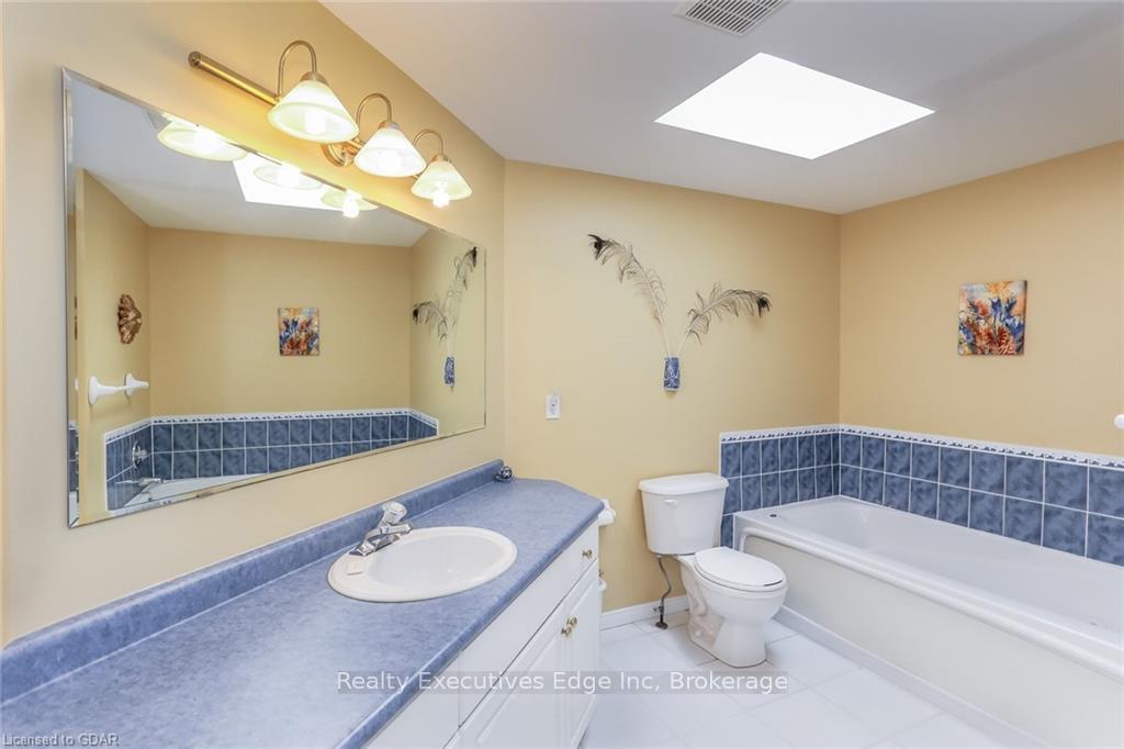 Photo 10 of Unit Main, 59 Marsh Crescent, Guelph, Pineridge/Westminster Woods — HOMEH