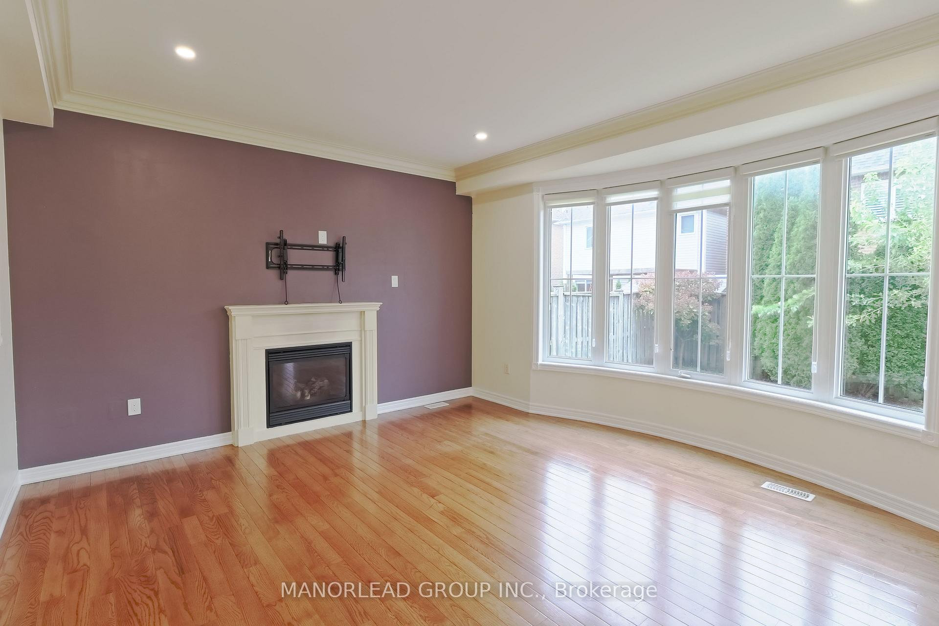 Photo 8 of 98 Holsted Drive, Whitby, Brooklin — HOMEH