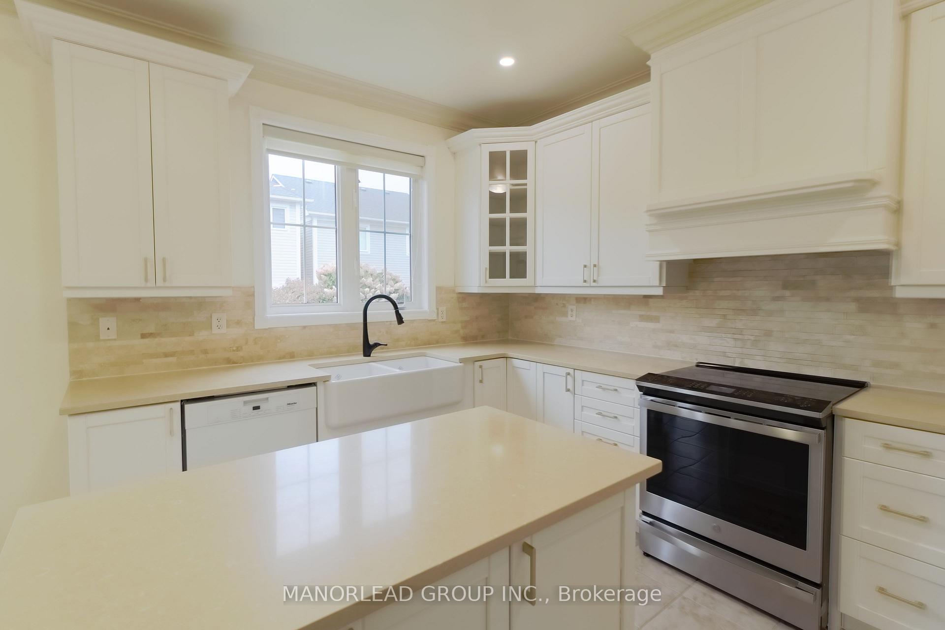 Photo 14 of 98 Holsted Drive, Whitby, Brooklin — HOMEH