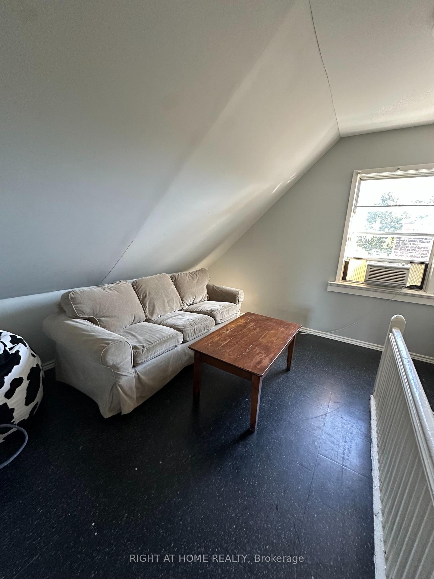 Photo 5 of Unit Apt A, 483 Manning Avenue, Toronto, Palmerston-Little Italy — HOMEH