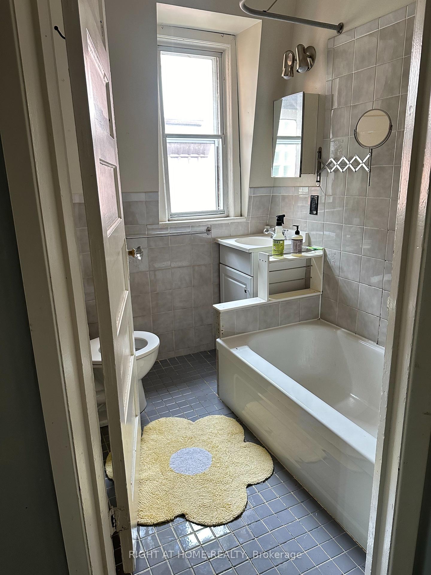 Photo 8 of Unit Apt A, 483 Manning Avenue, Toronto, Palmerston-Little Italy — HOMEH