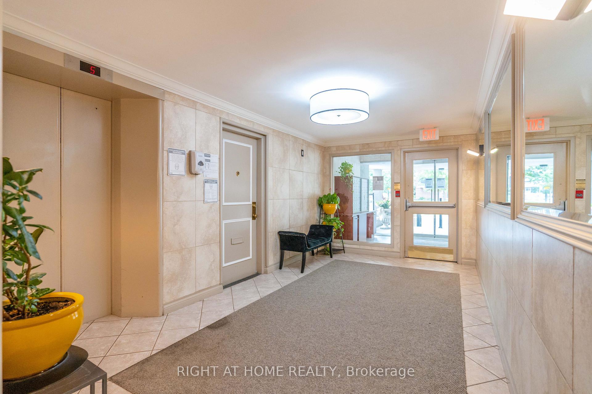 Photo 5 of Unit 502, 2 Ridelle Avenue, Toronto, Forest Hill North — HOMEH