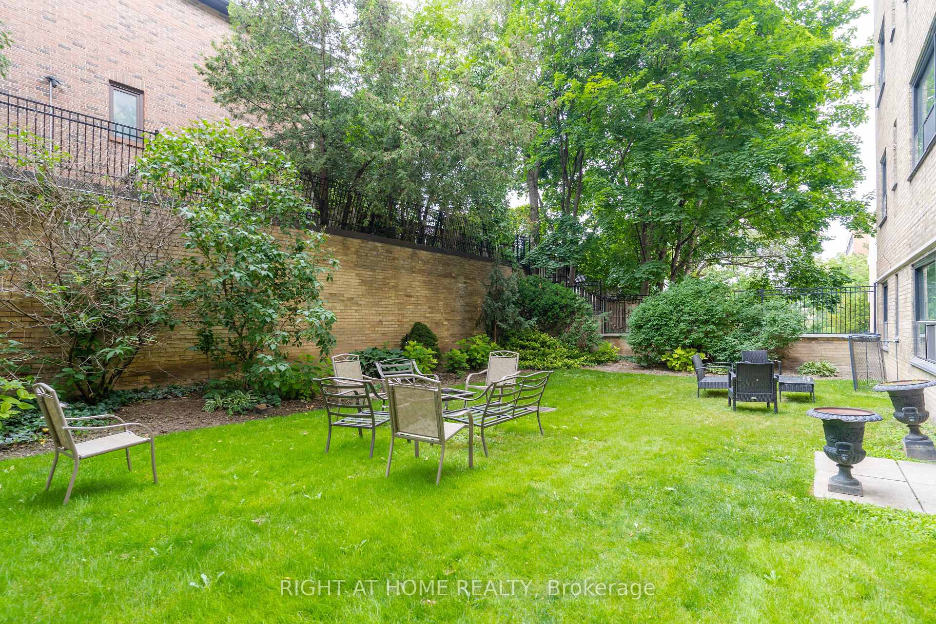 Photo 24 of Unit 502, 2 Ridelle Avenue, Toronto, Forest Hill North — HOMEH