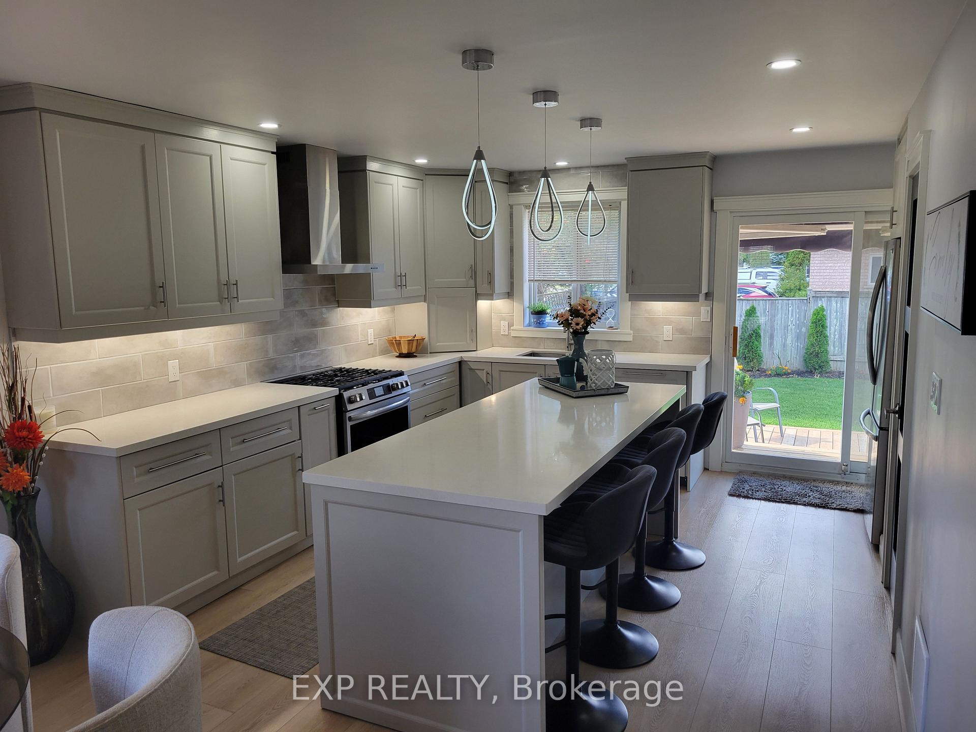 Photo 4 of 74 Buchanan Street, Barrie, Grove East — HOMEH