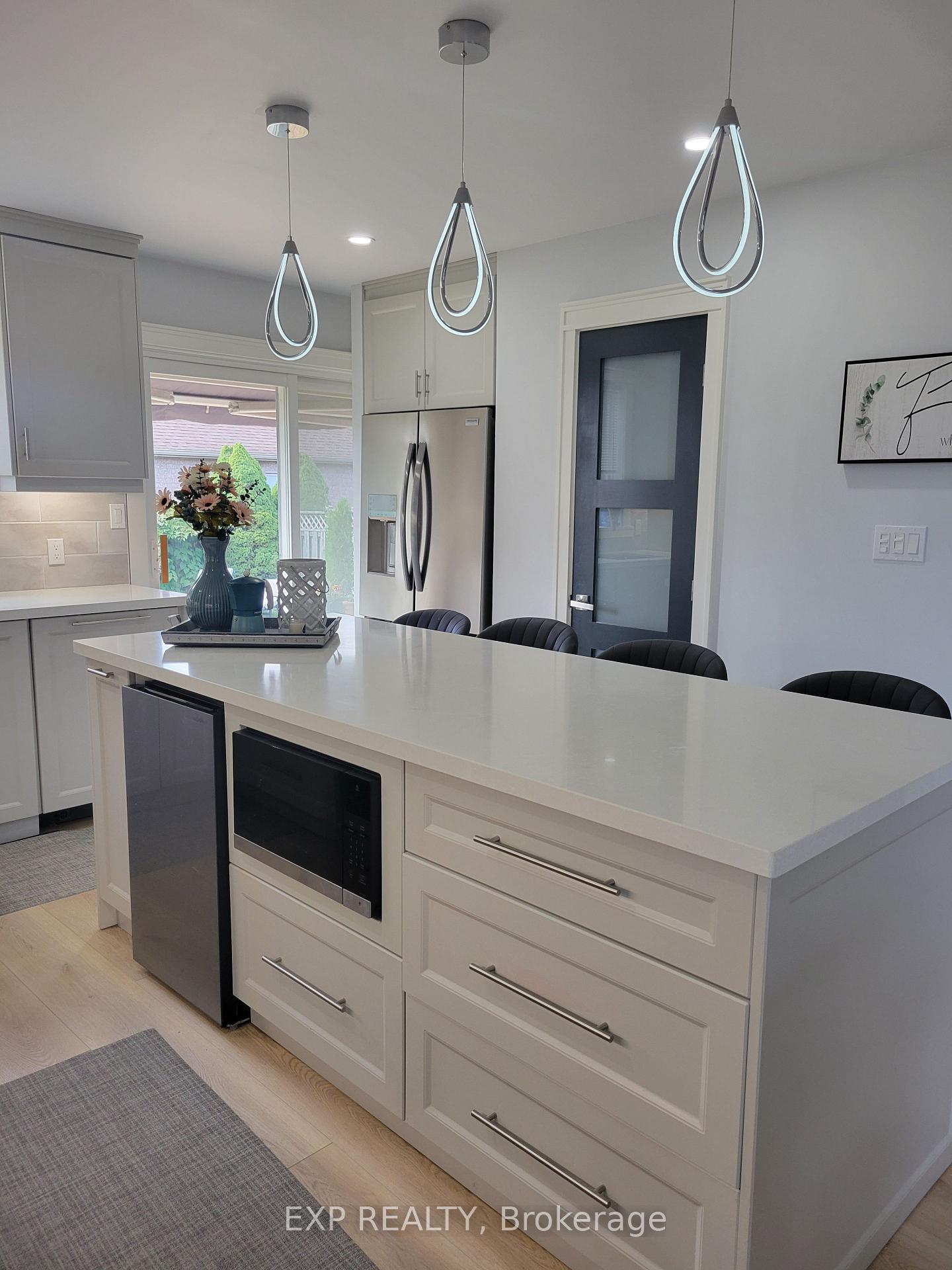 Photo 5 of 74 Buchanan Street, Barrie, Grove East — HOMEH