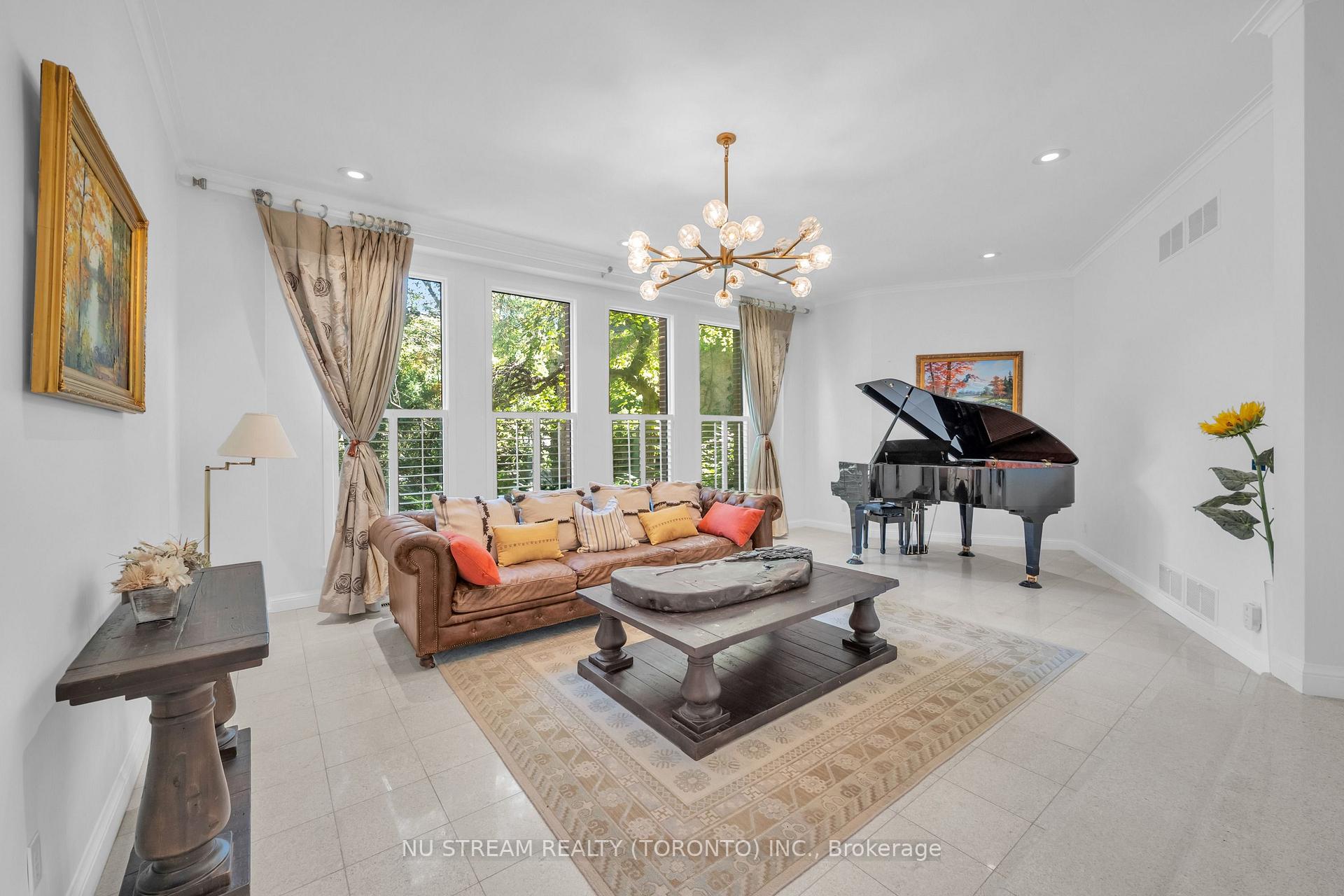 Photo 4 of 35 Penwood Crescent, North York, Banbury-Don Mills — HOMEH