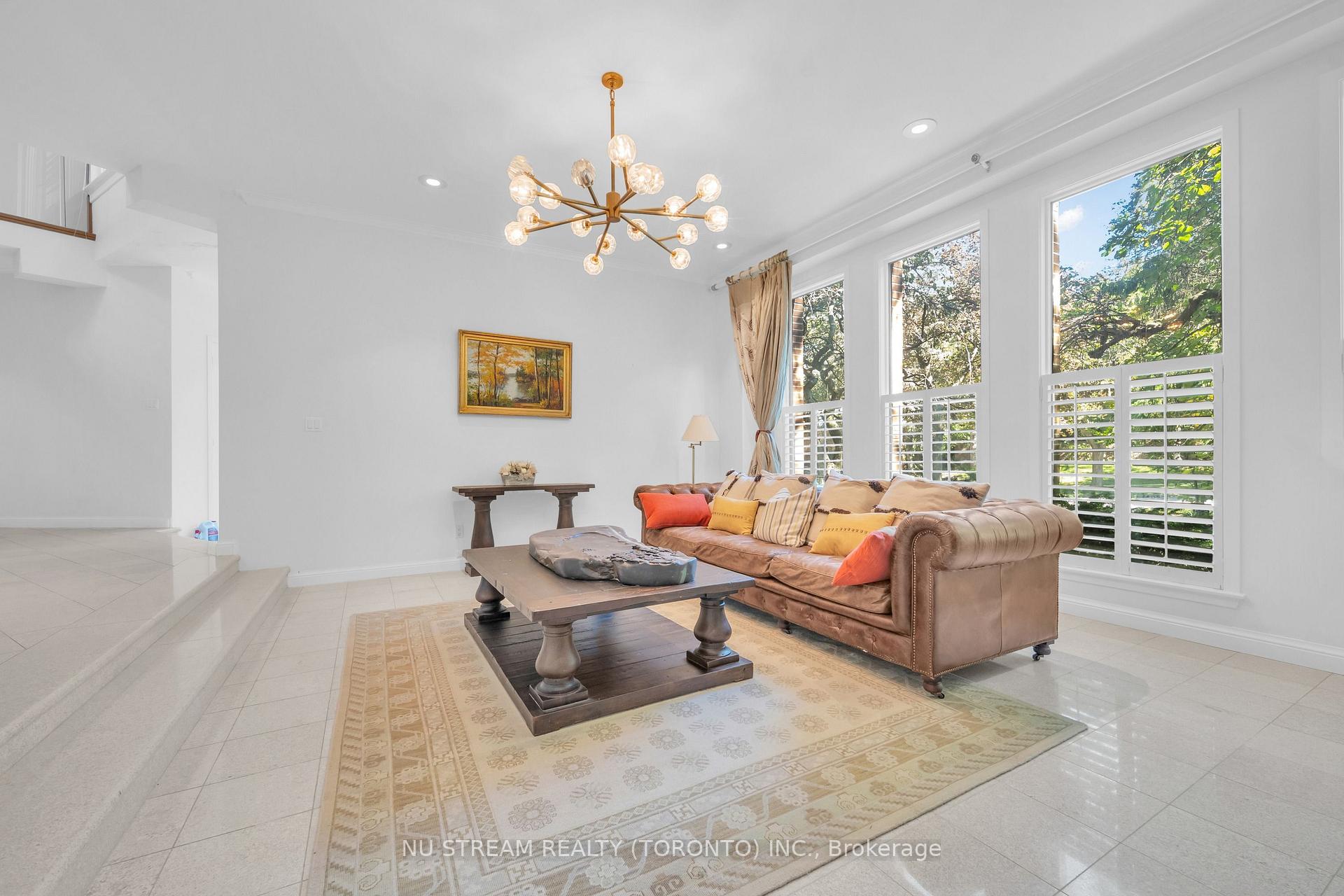 Photo 5 of 35 Penwood Crescent, North York, Banbury-Don Mills — HOMEH