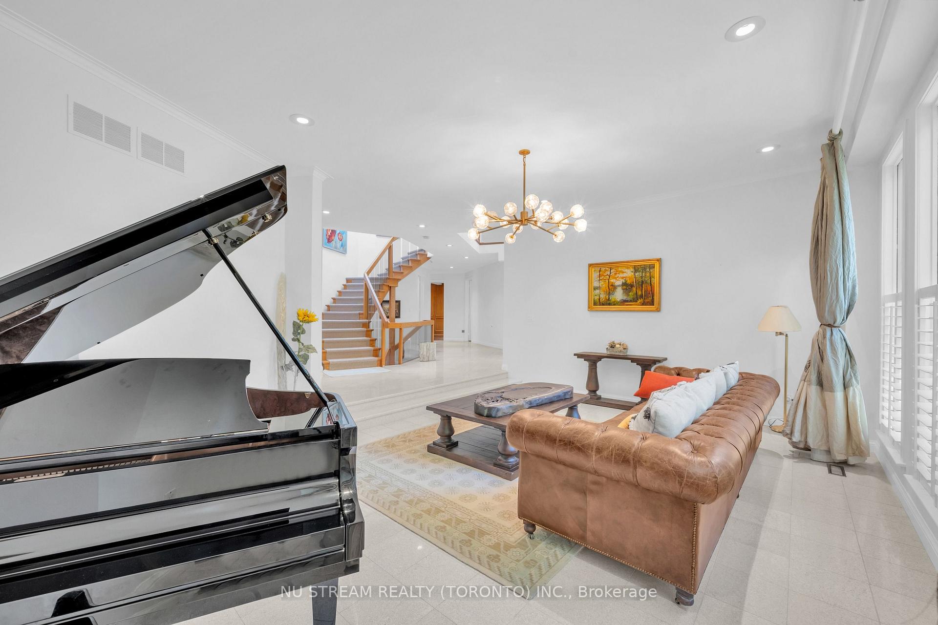 Photo 6 of 35 Penwood Crescent, North York, Banbury-Don Mills — HOMEH