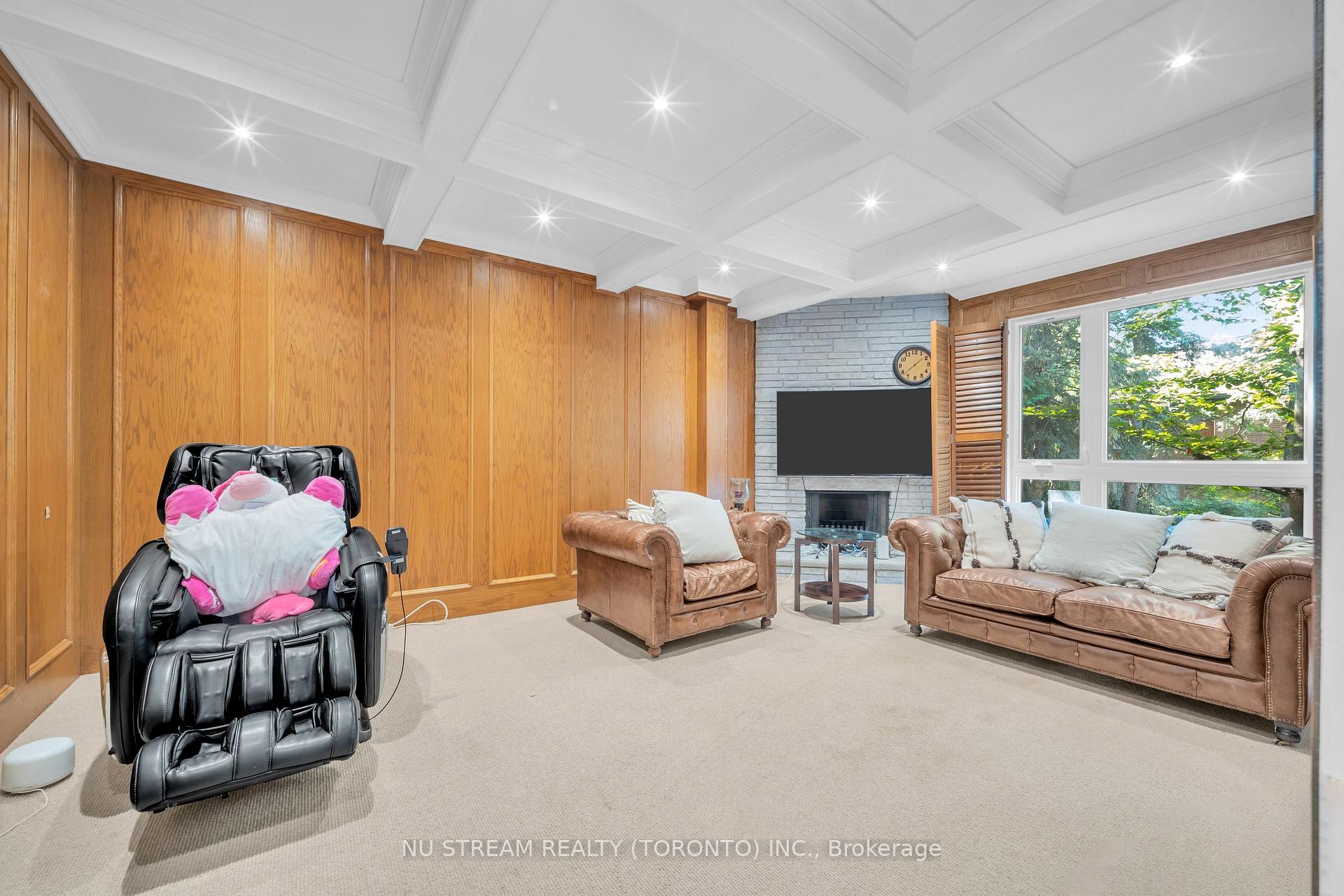 Photo 7 of 35 Penwood Crescent, North York, Banbury-Don Mills — HOMEH