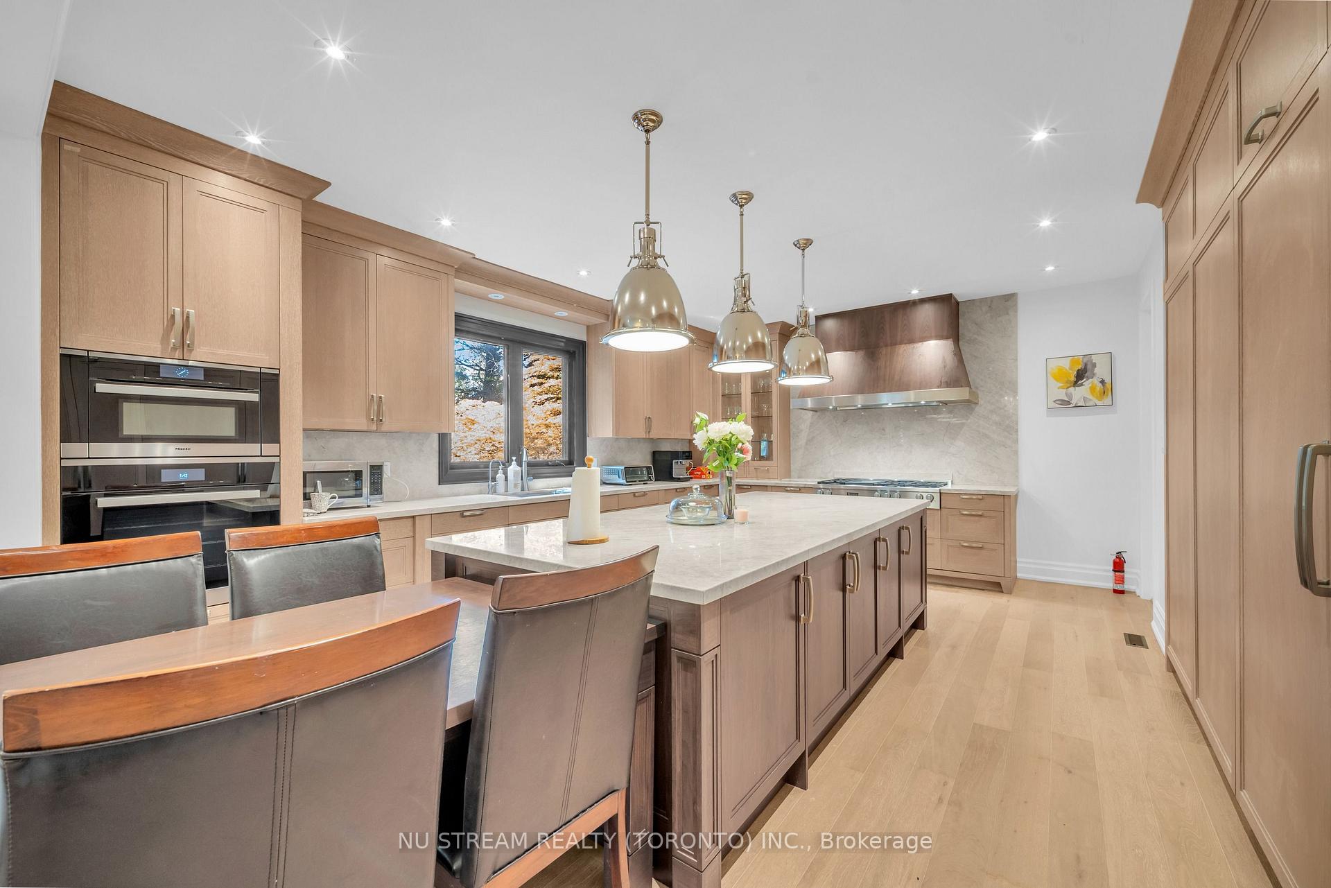 Photo 11 of 35 Penwood Crescent, North York, Banbury-Don Mills — HOMEH