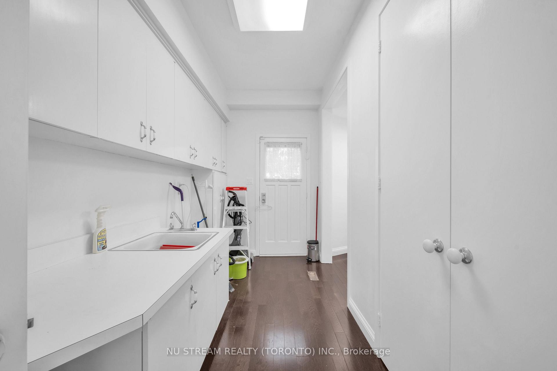Photo 17 of 35 Penwood Crescent, North York, Banbury-Don Mills — HOMEH