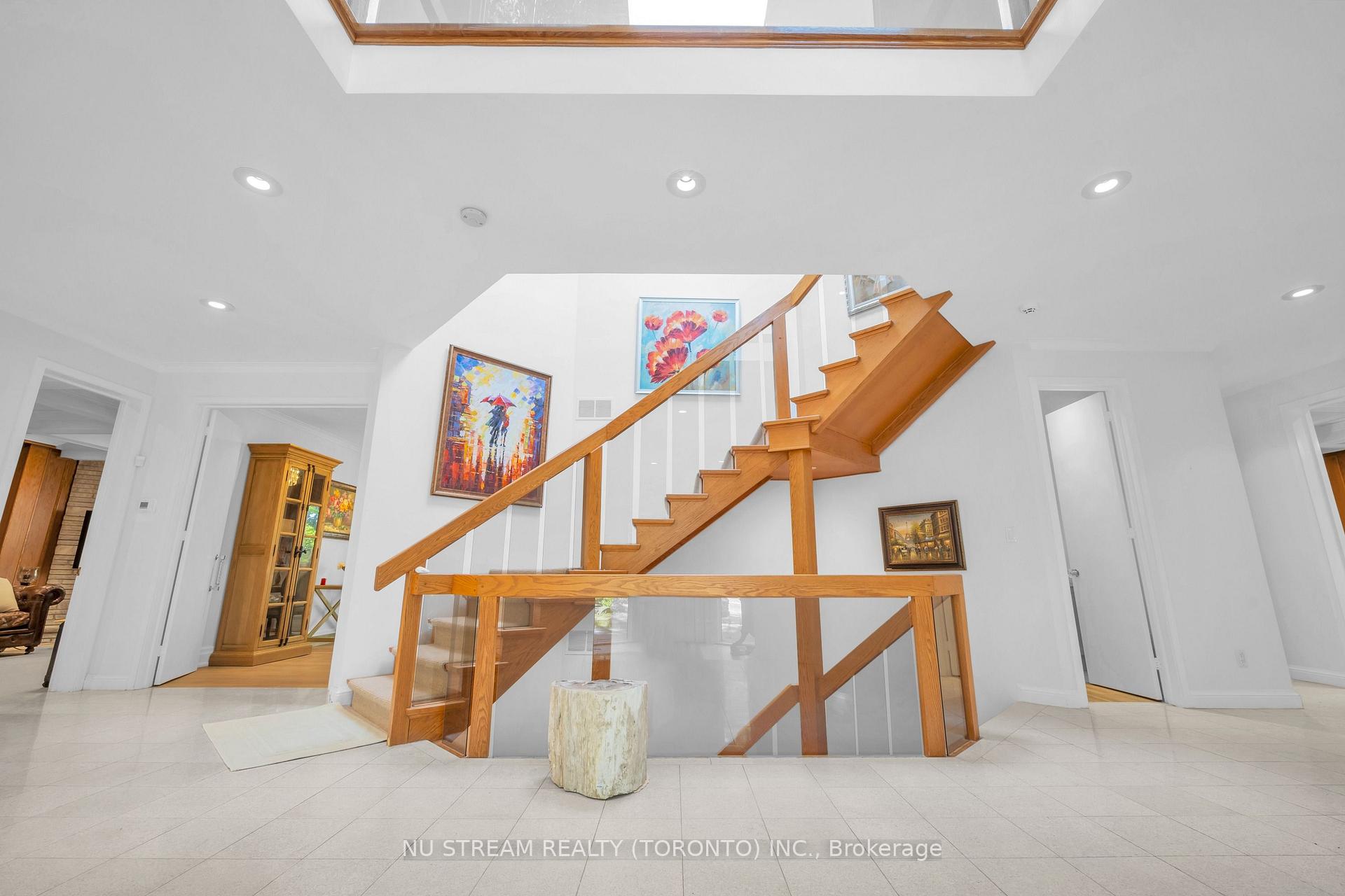Photo 20 of 35 Penwood Crescent, North York, Banbury-Don Mills — HOMEH