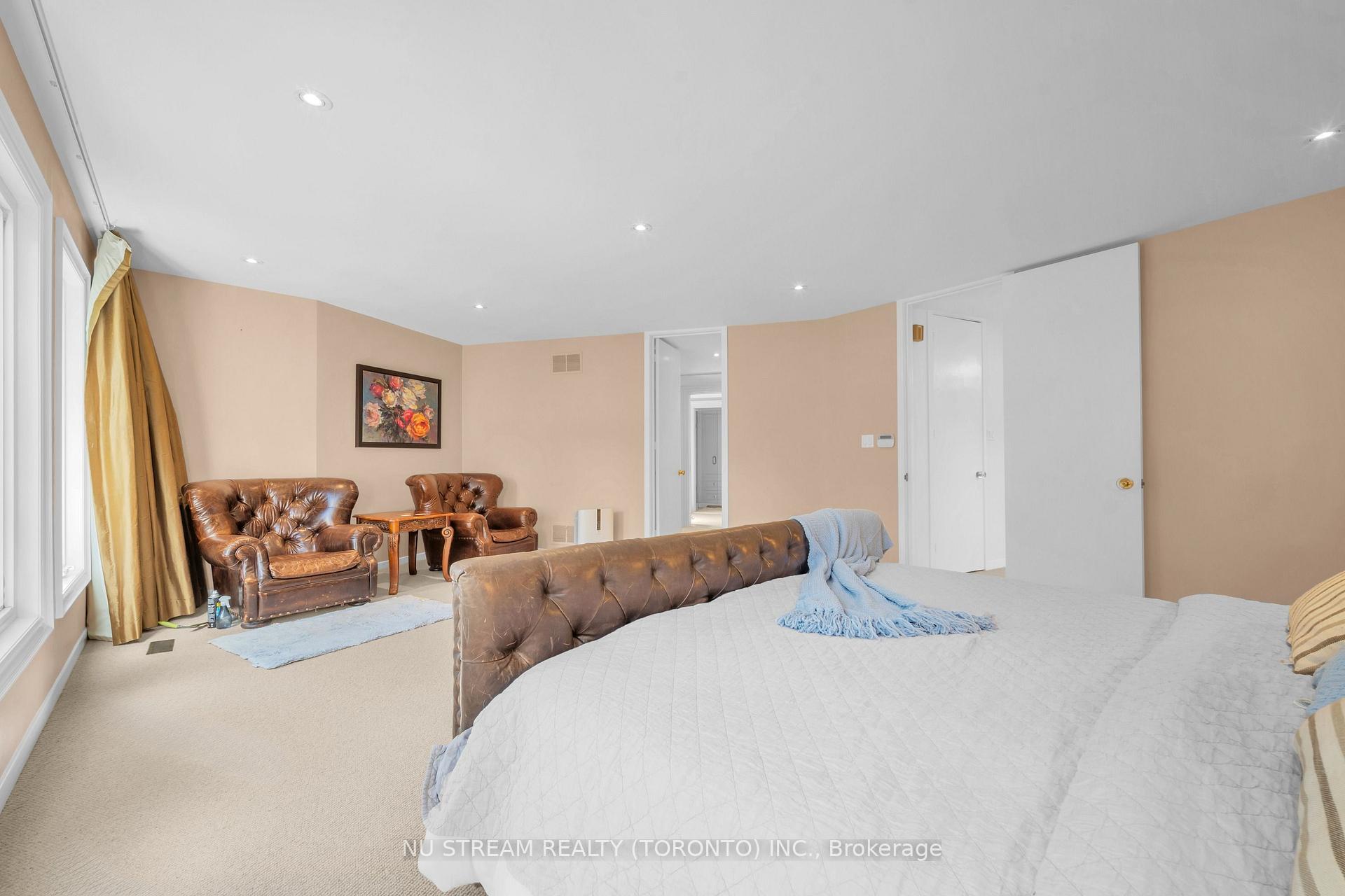 Photo 25 of 35 Penwood Crescent, North York, Banbury-Don Mills — HOMEH