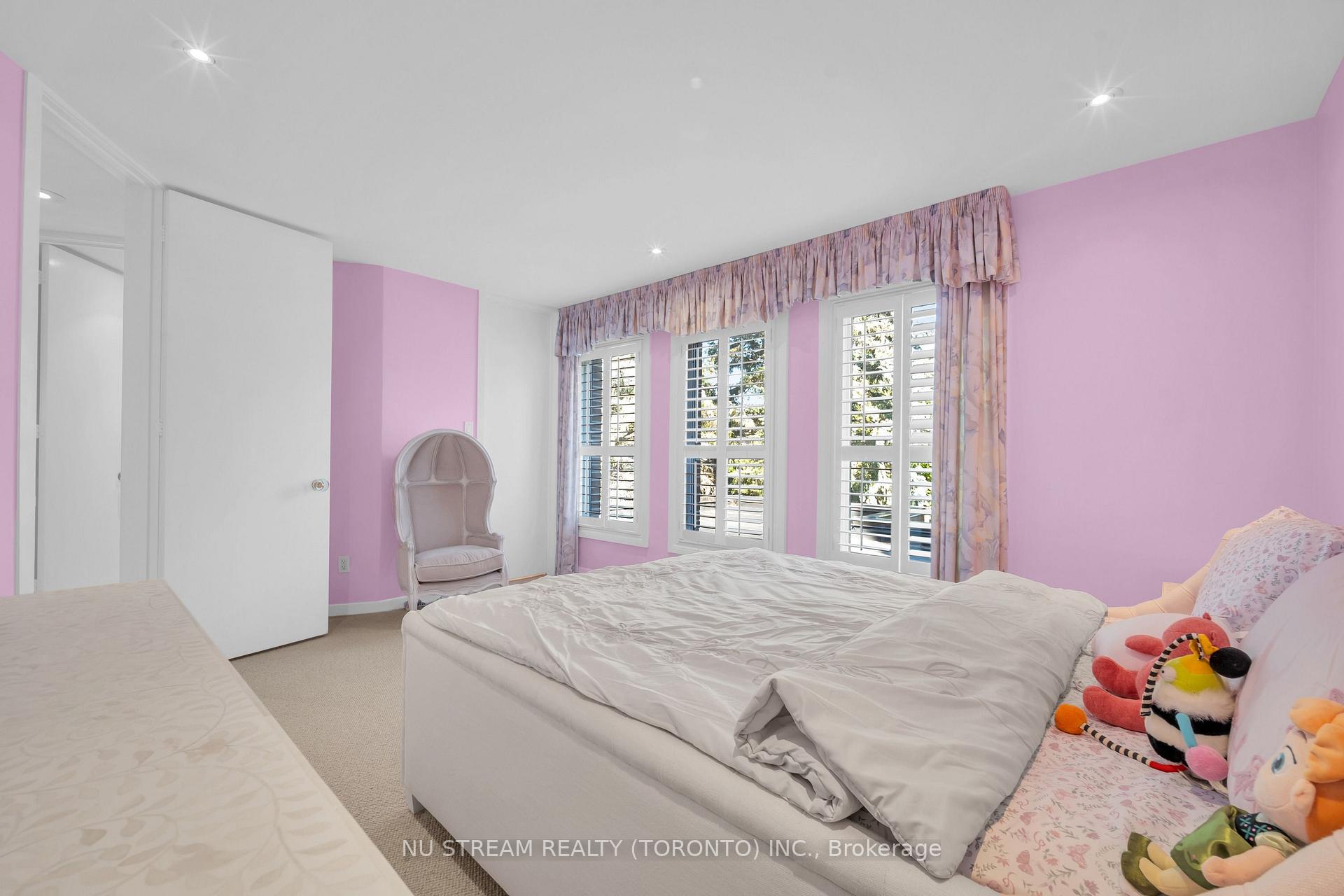 Photo 32 of 35 Penwood Crescent, North York, Banbury-Don Mills — HOMEH