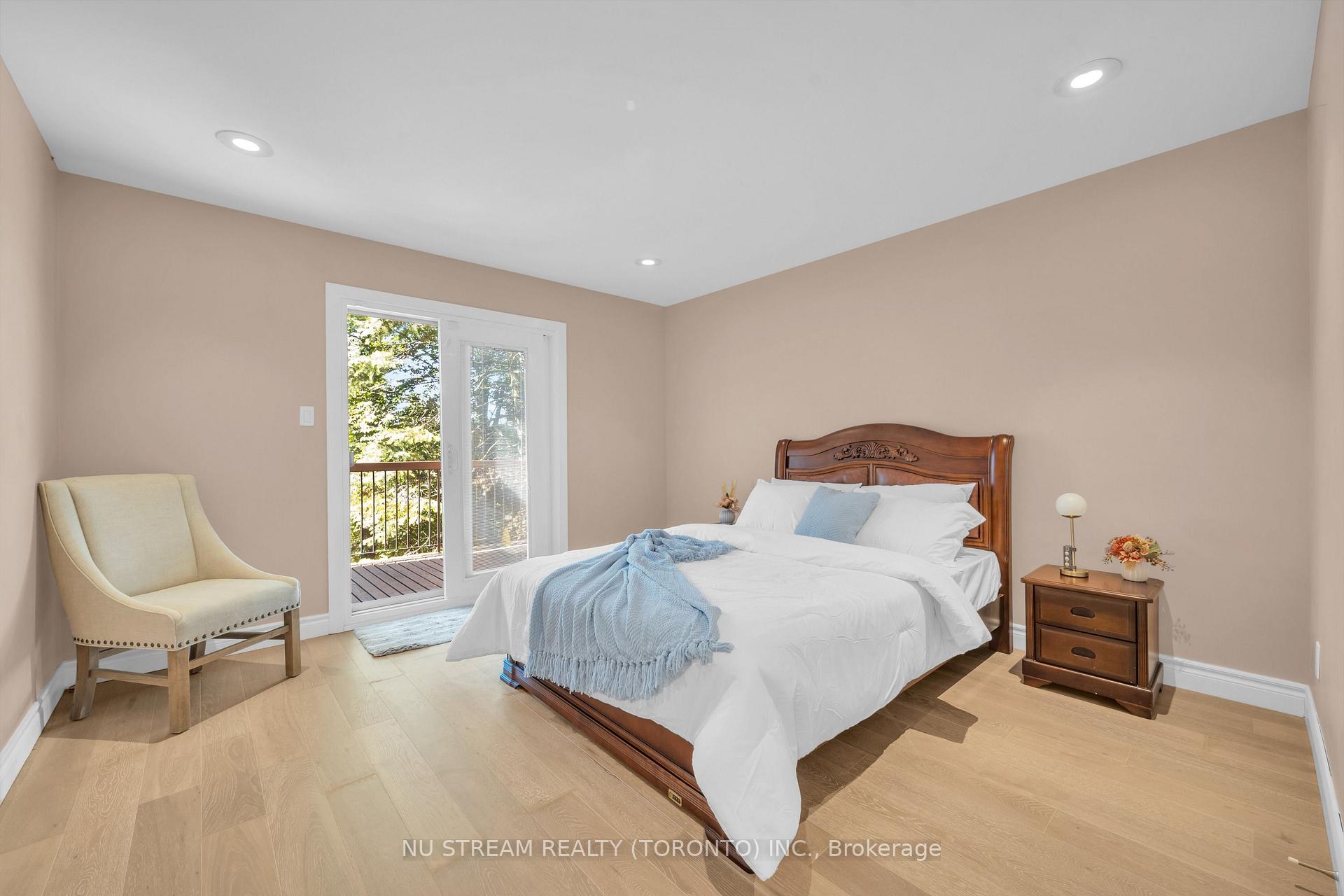 Photo 34 of 35 Penwood Crescent, North York, Banbury-Don Mills — HOMEH