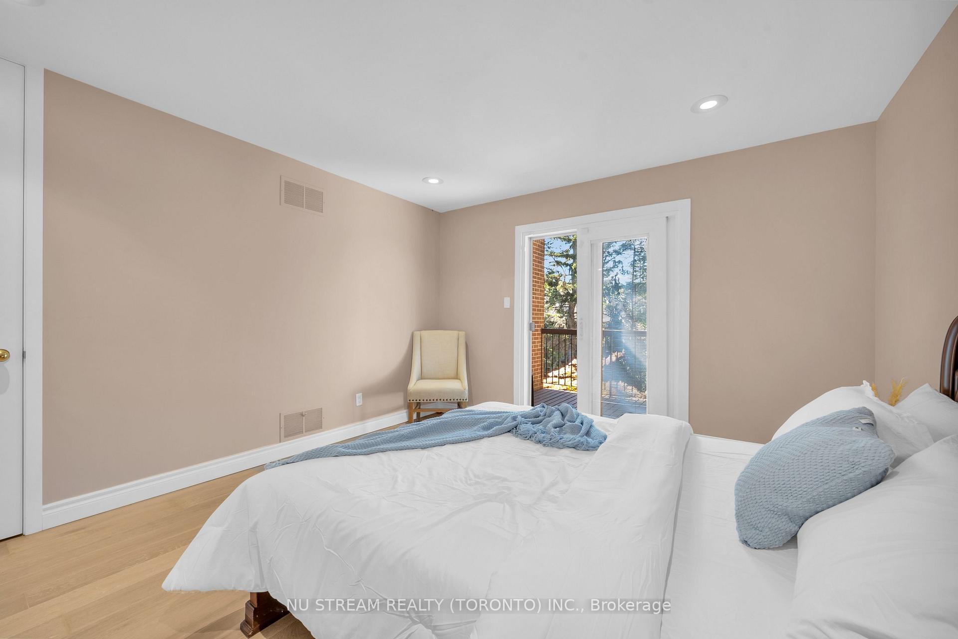 Photo 35 of 35 Penwood Crescent, North York, Banbury-Don Mills — HOMEH