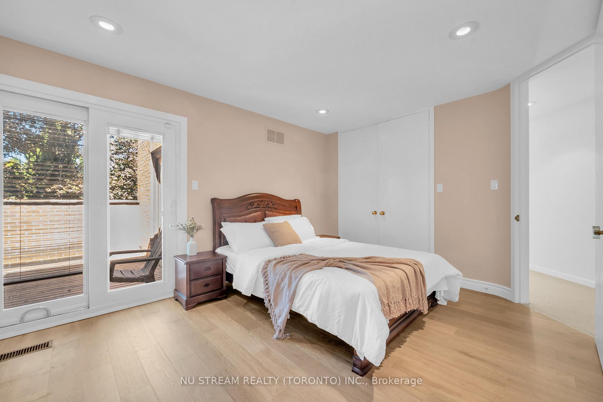 Photo 37 of 35 Penwood Crescent, North York, Banbury-Don Mills — HOMEH