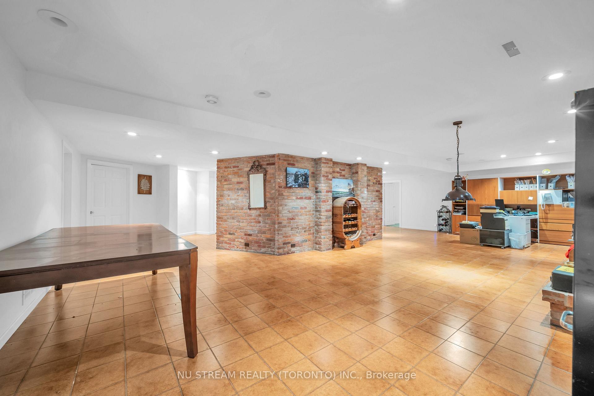 Photo 42 of 35 Penwood Crescent, North York, Banbury-Don Mills — HOMEH