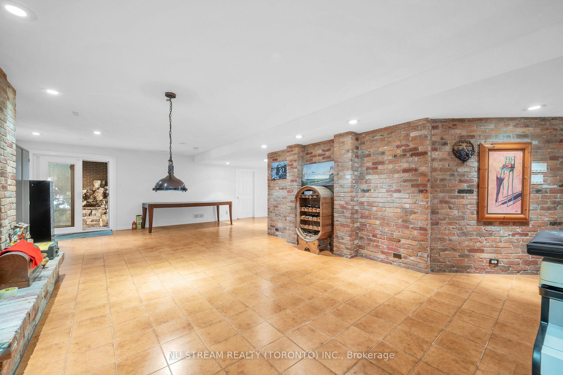 Photo 43 of 35 Penwood Crescent, North York, Banbury-Don Mills — HOMEH