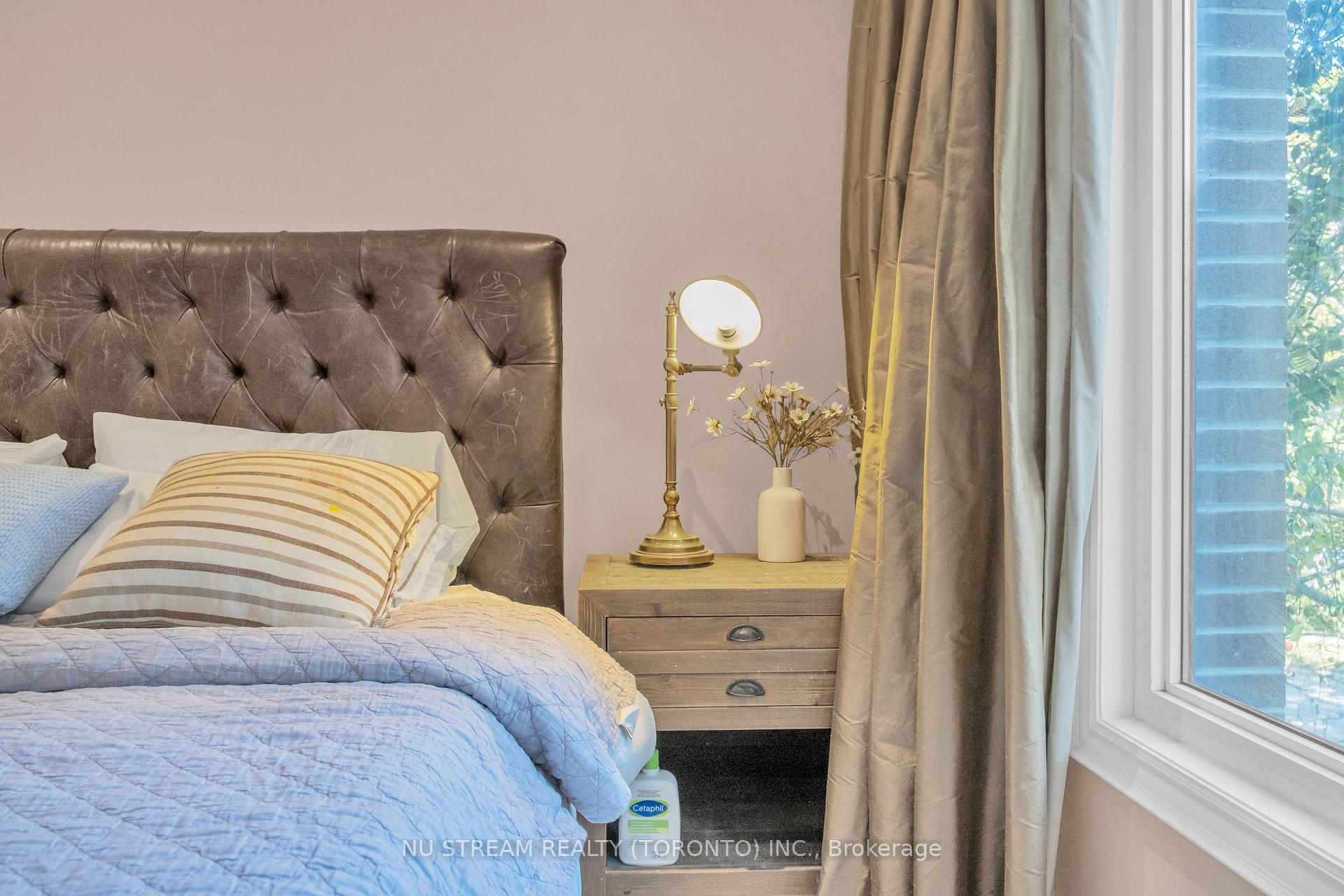 Photo 47 of 35 Penwood Crescent, North York, Banbury-Don Mills — HOMEH