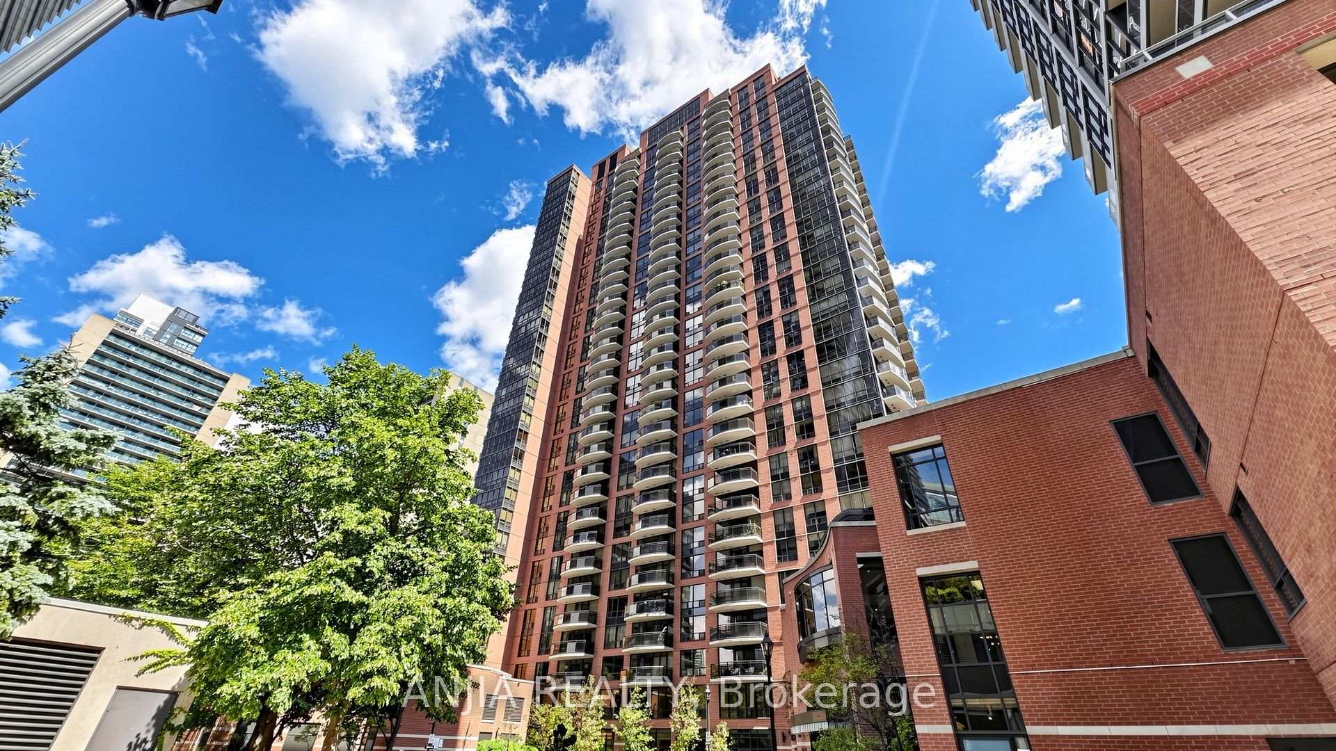 Photo 10 of Unit 2406, 23 Sheppard Avenue E, North York, Willowdale East — HOMEH