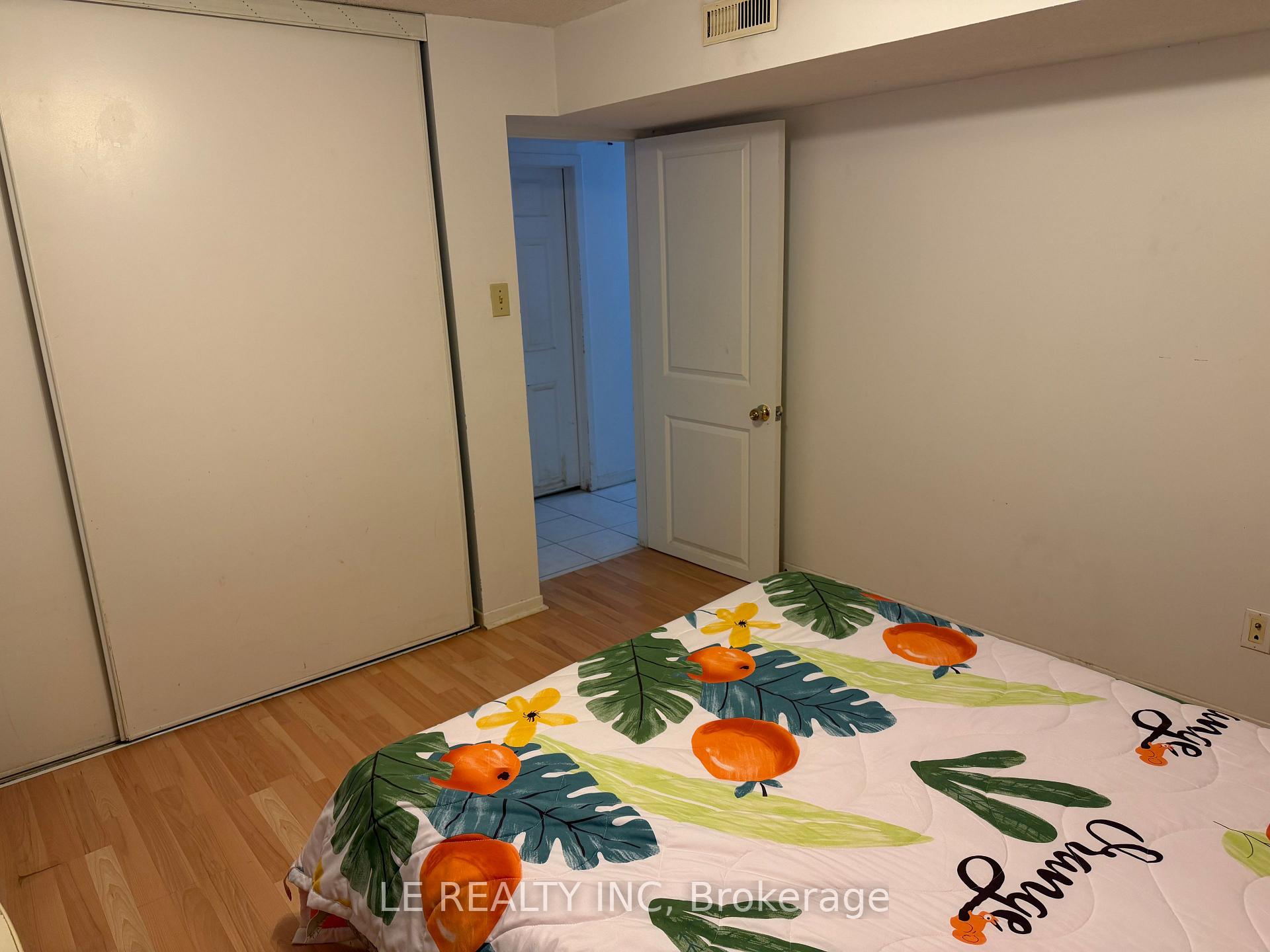 Photo 6 of 20 Dewberry Drive, Markham, Middlefield — HOMEH