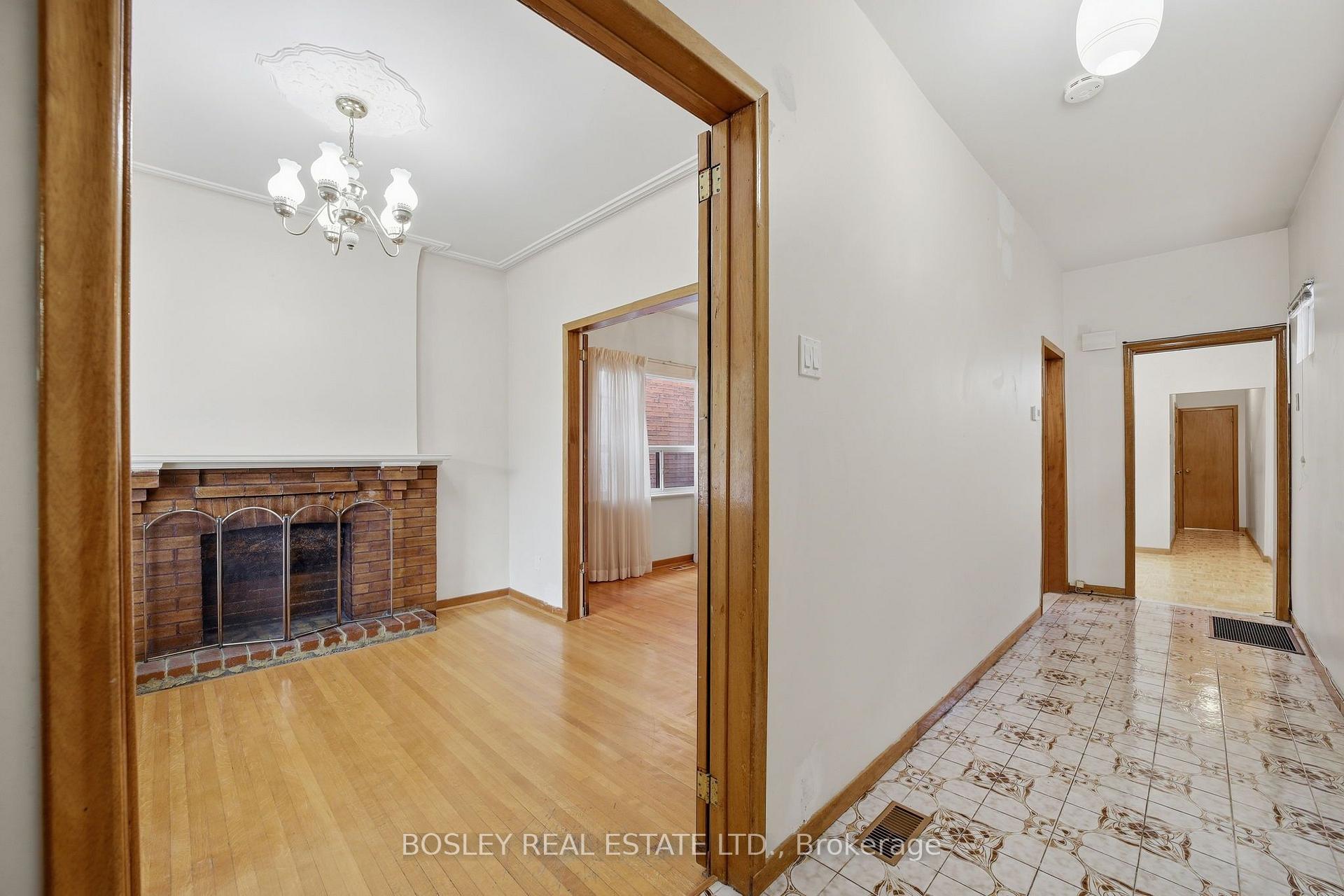Photo 4 of 44 Conway Avenue, Toronto, Oakwood Village — HOMEH