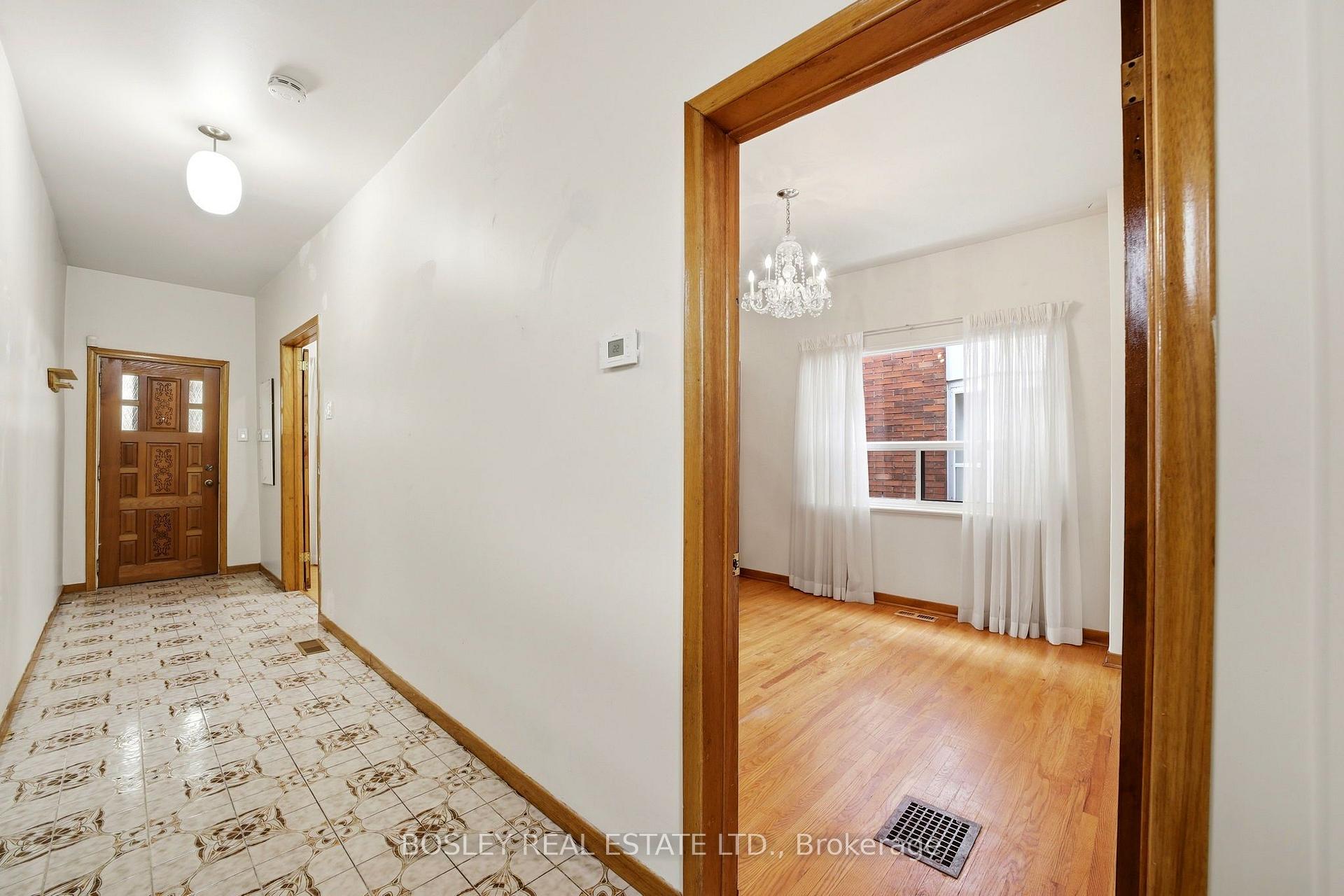 Photo 11 of 44 Conway Avenue, Toronto, Oakwood Village — HOMEH