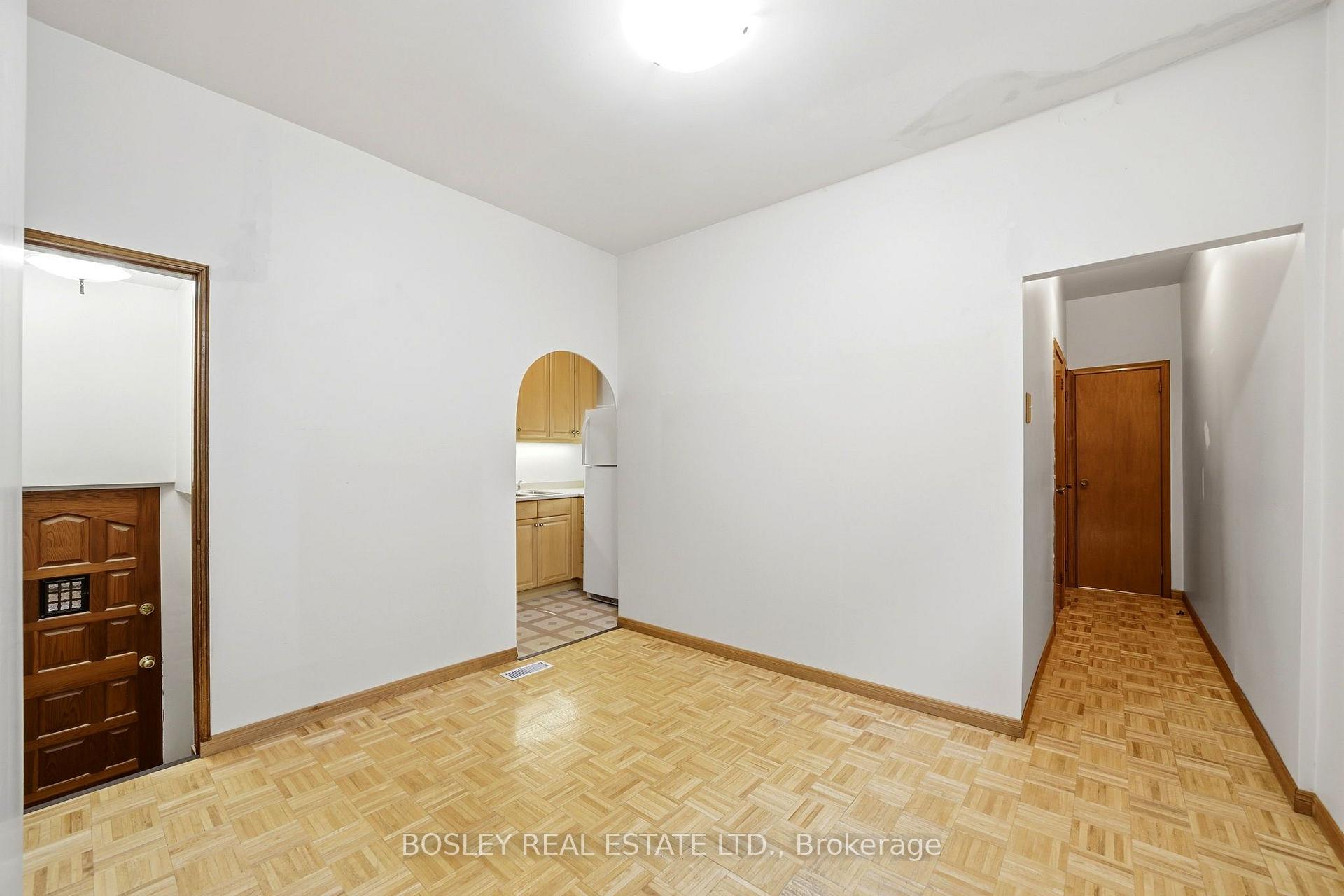 Photo 12 of 44 Conway Avenue, Toronto, Oakwood Village — HOMEH