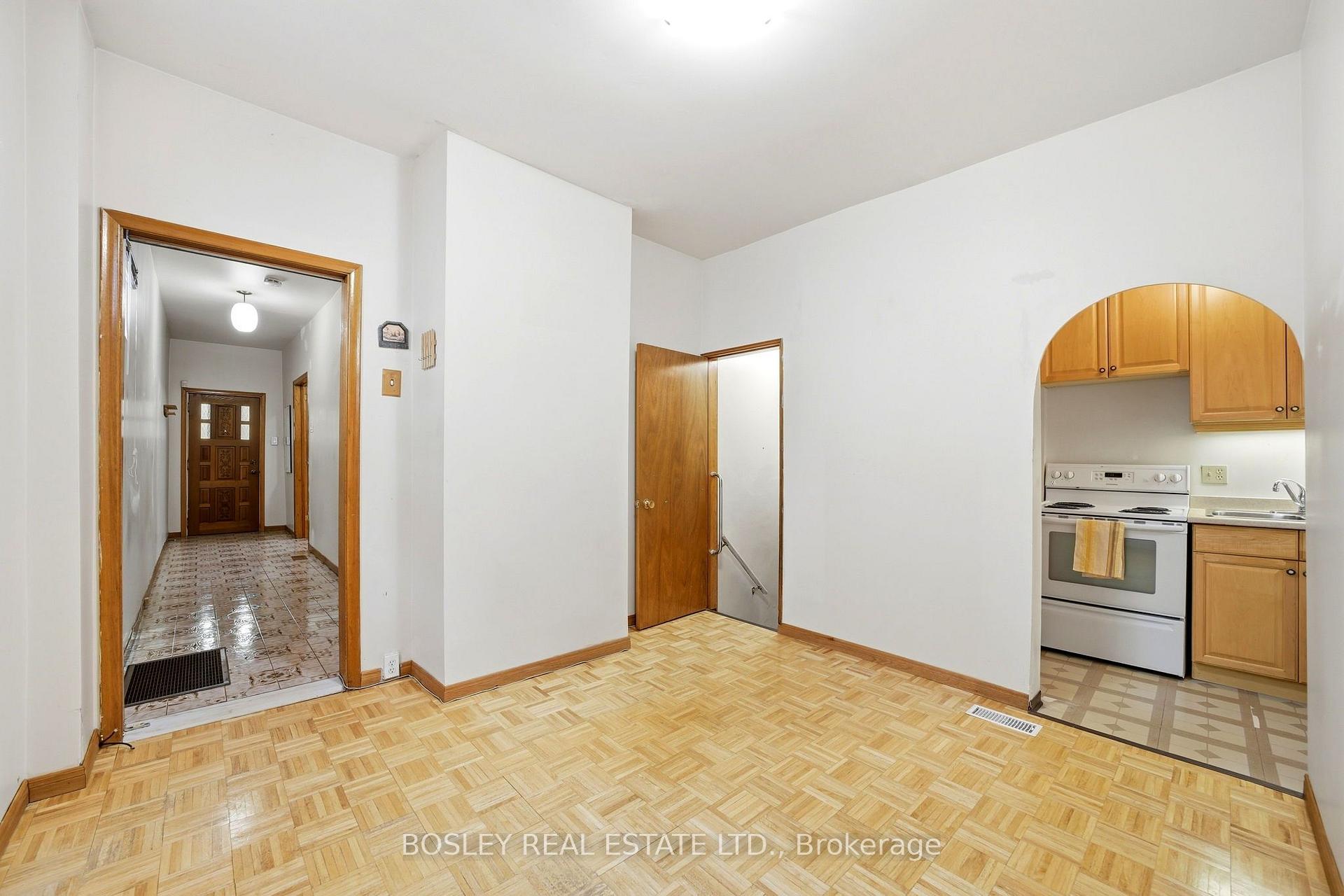 Photo 13 of 44 Conway Avenue, Toronto, Oakwood Village — HOMEH