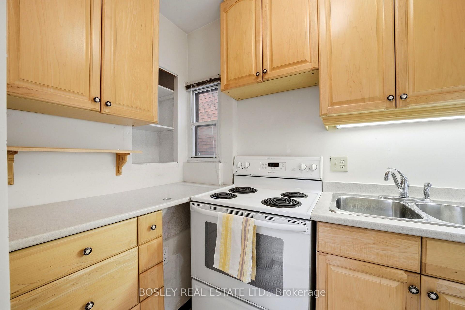 Photo 15 of 44 Conway Avenue, Toronto, Oakwood Village — HOMEH