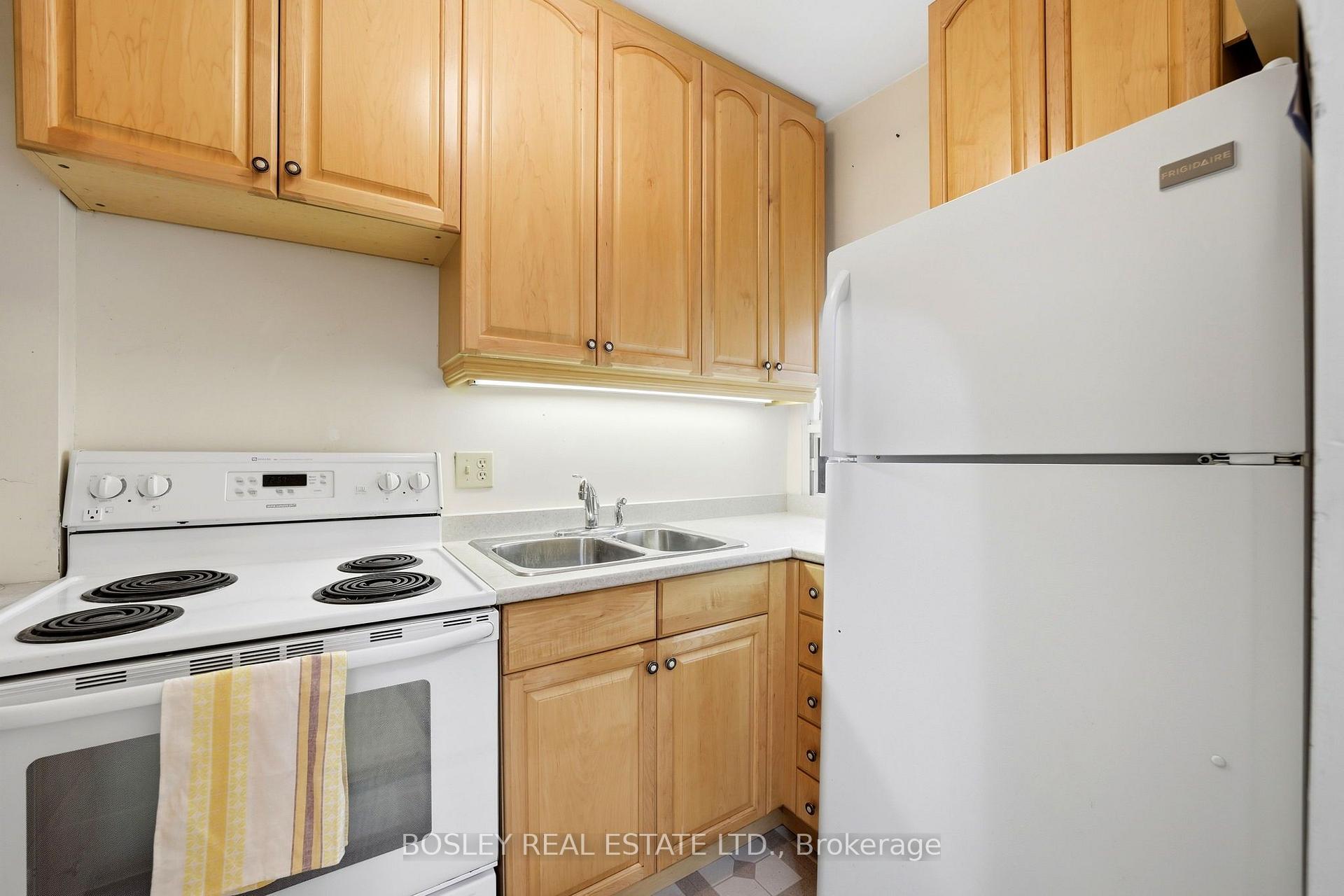 Photo 16 of 44 Conway Avenue, Toronto, Oakwood Village — HOMEH
