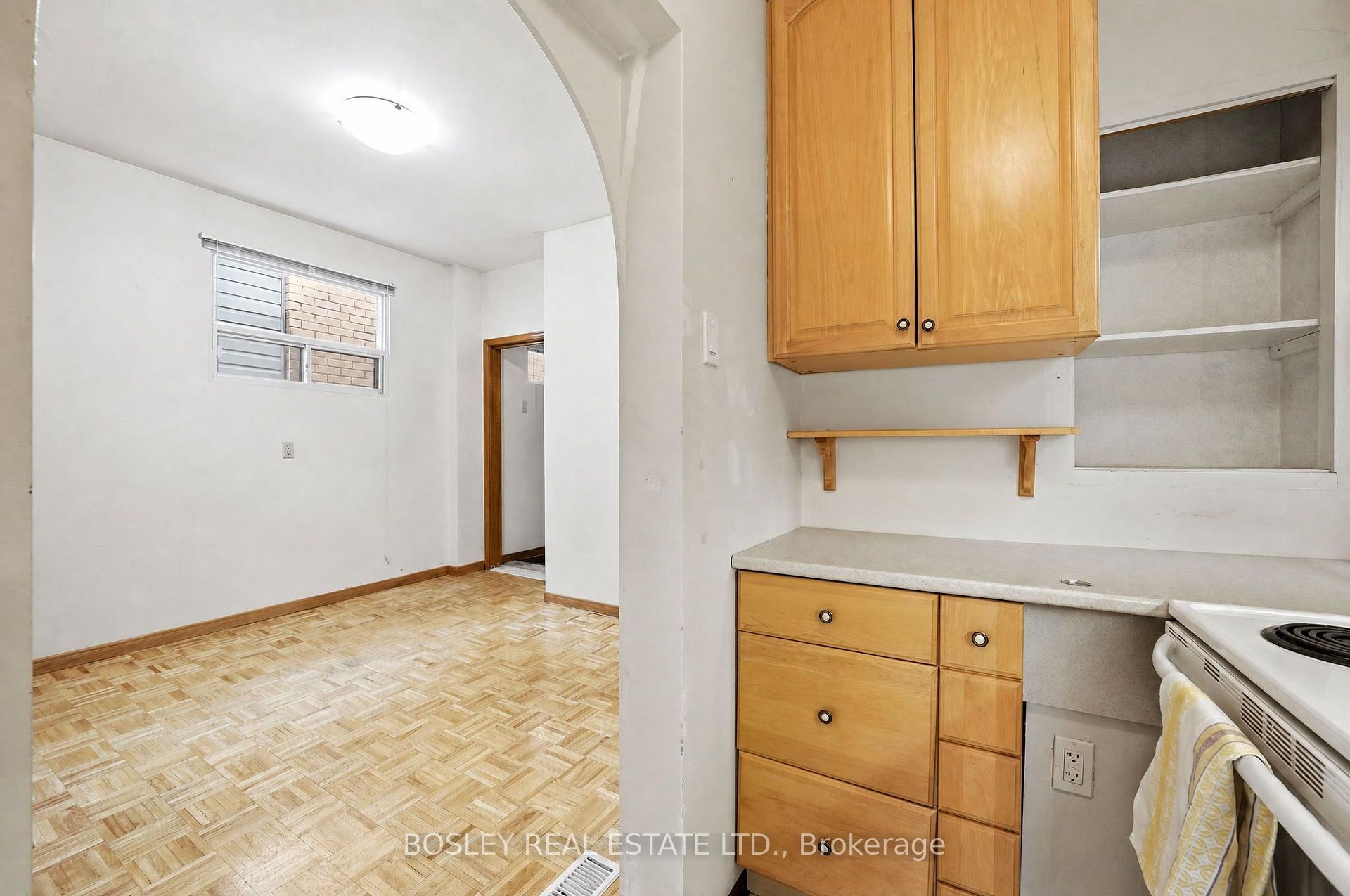 Photo 17 of 44 Conway Avenue, Toronto, Oakwood Village — HOMEH