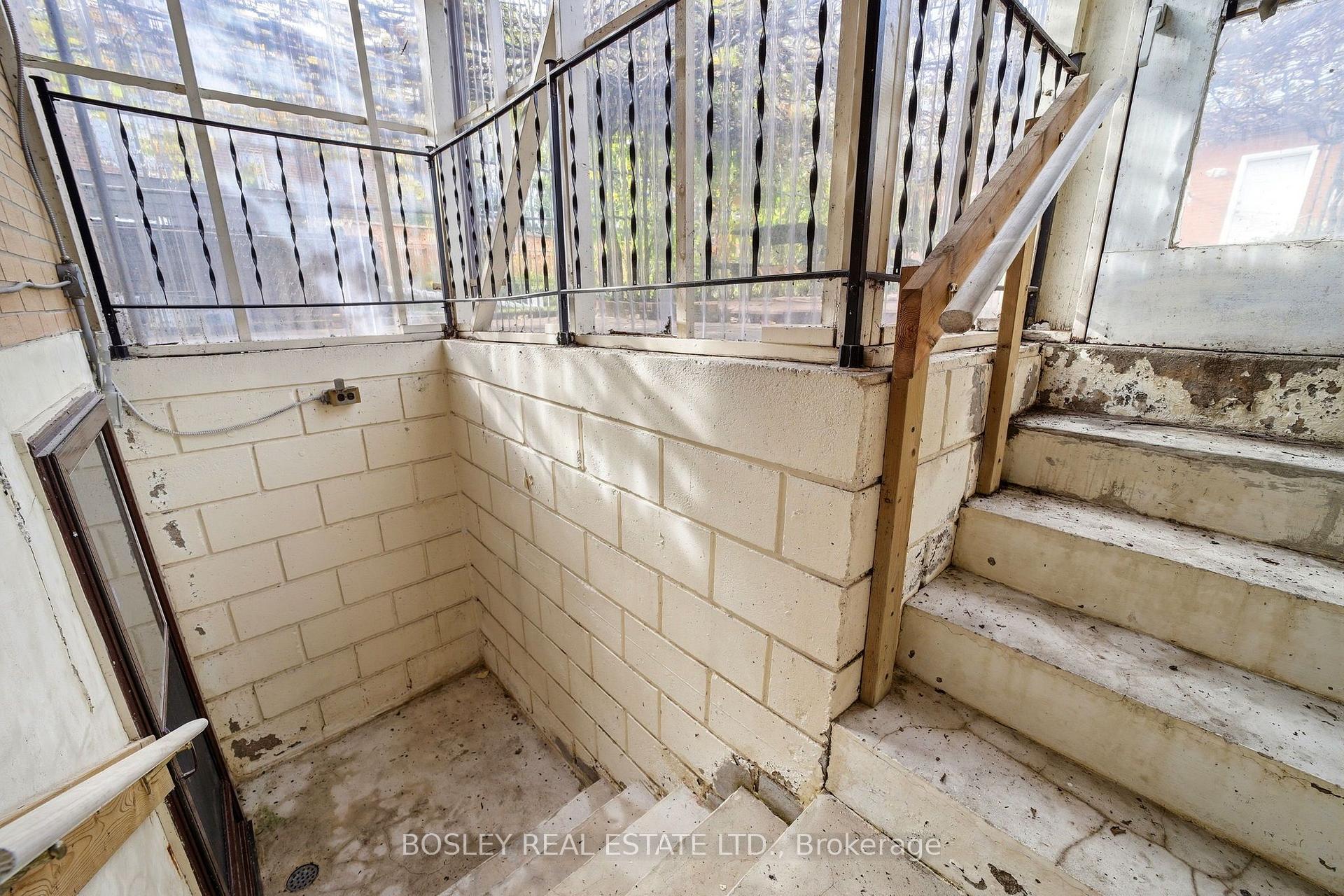 Photo 25 of 44 Conway Avenue, Toronto, Oakwood Village — HOMEH