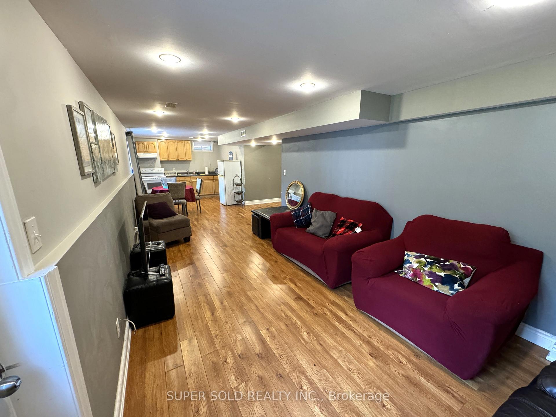 Photo 2 of 3421 Crompton Crescent, Mississauga, Fairview — HOMEH