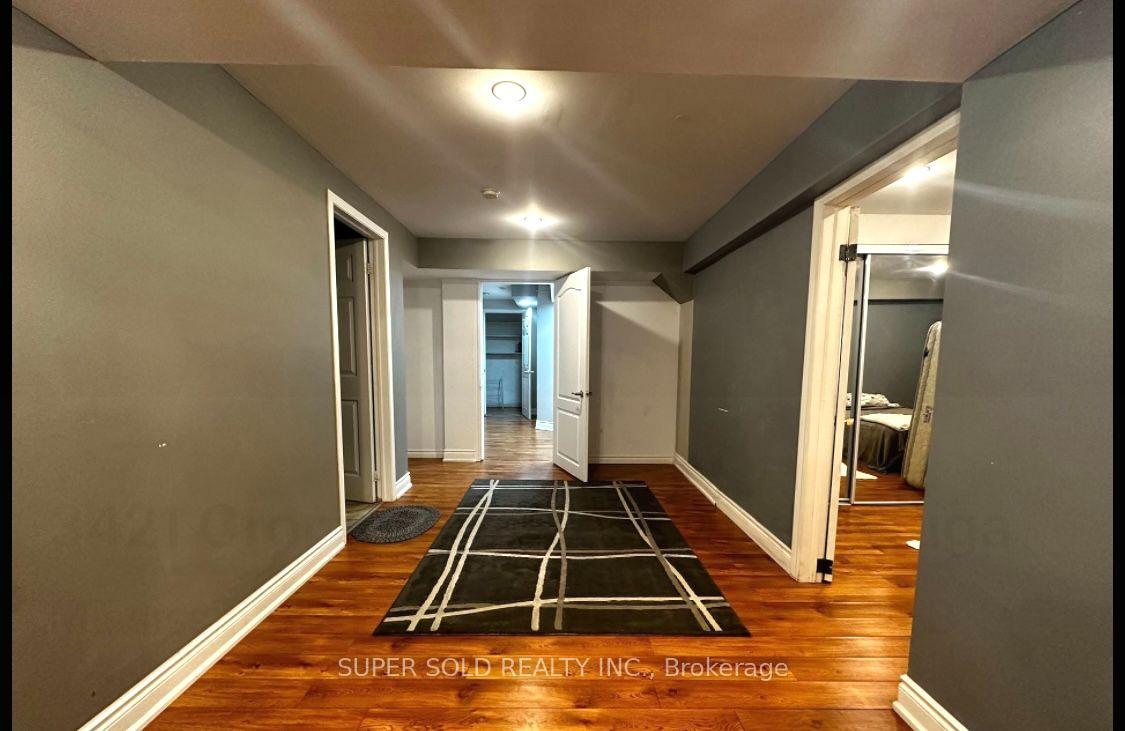 Photo 3 of 3421 Crompton Crescent, Mississauga, Fairview — HOMEH