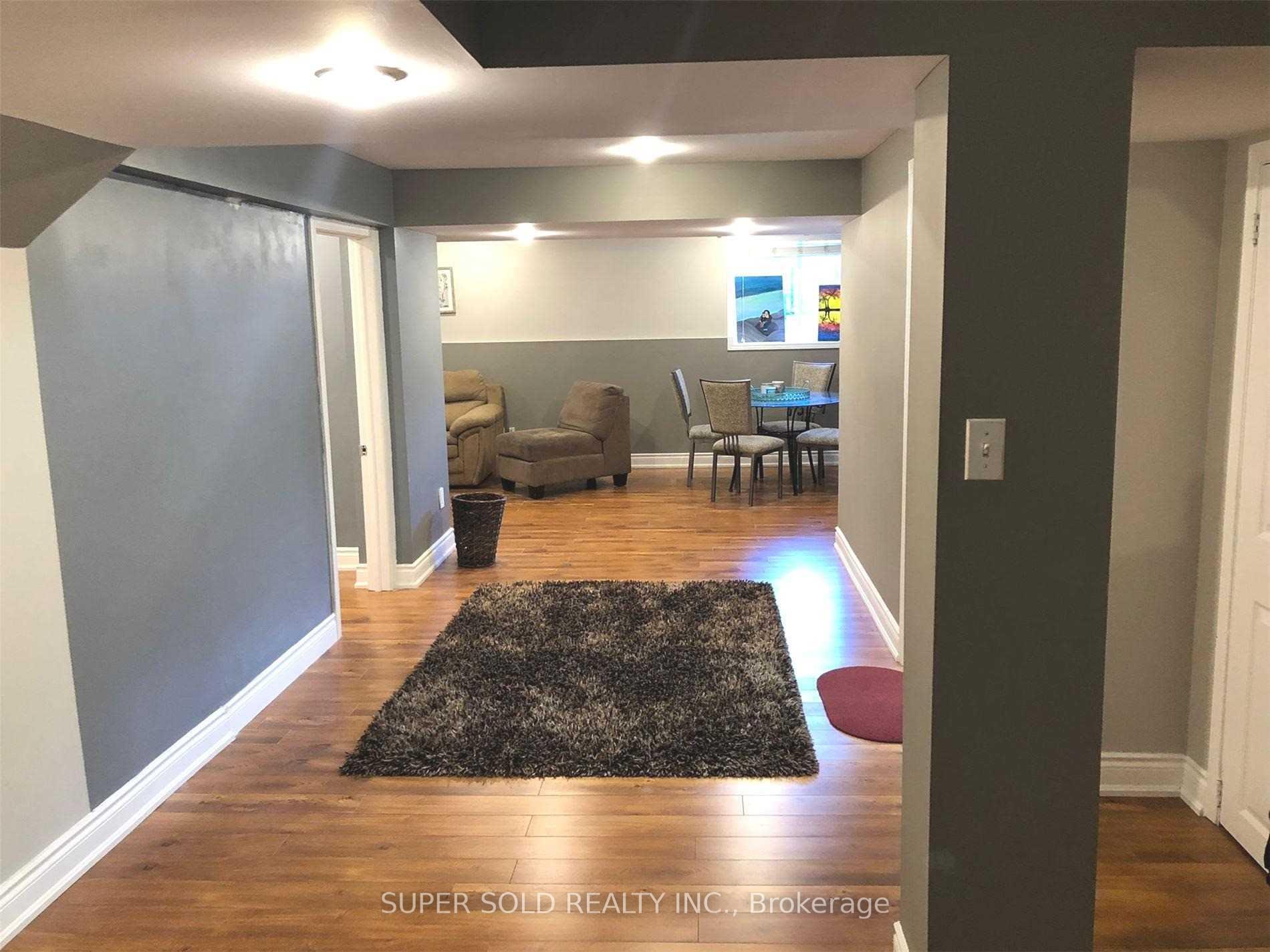 Photo 5 of 3421 Crompton Crescent, Mississauga, Fairview — HOMEH
