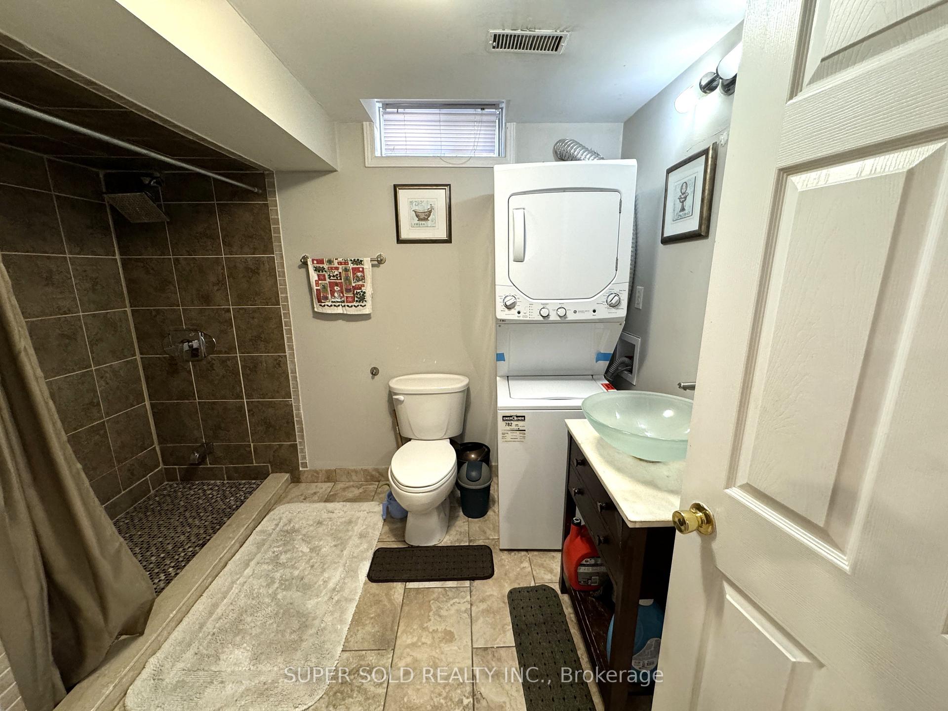 Photo 14 of 3421 Crompton Crescent, Mississauga, Fairview — HOMEH