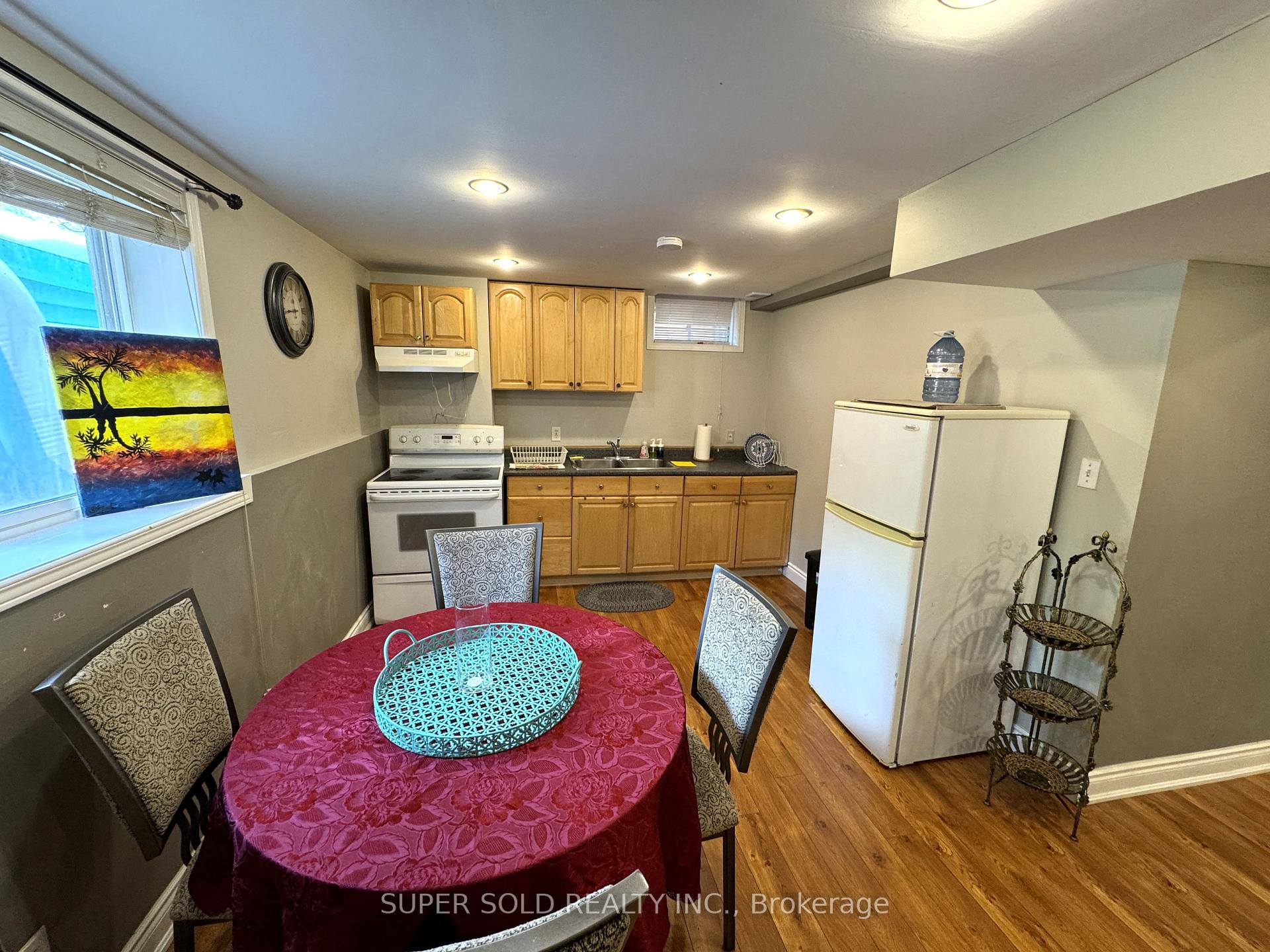 Photo 17 of 3421 Crompton Crescent, Mississauga, Fairview — HOMEH