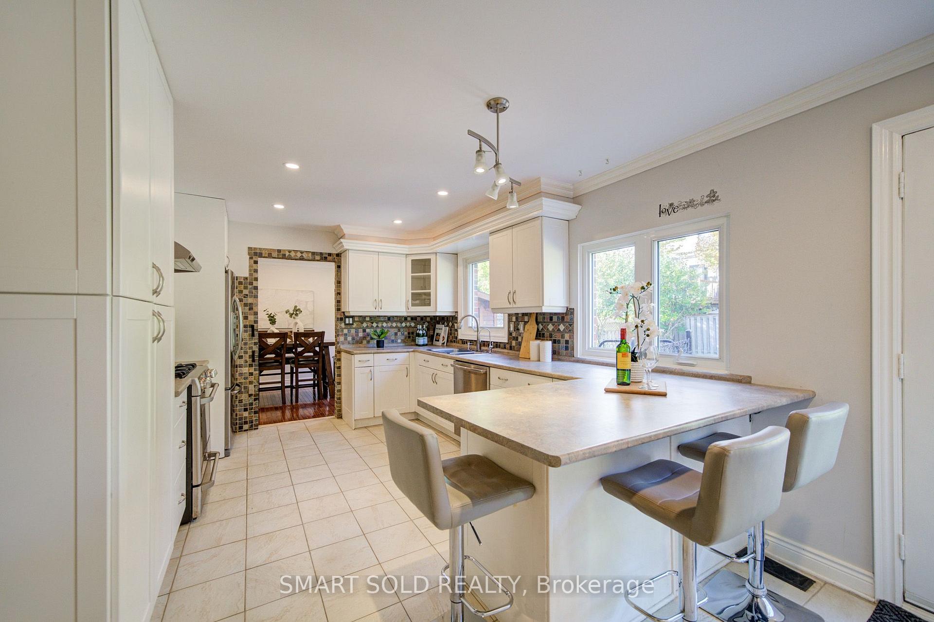 Photo 13 of 24 Hamilton Hall Drive, Markham, Markham Village — HOMEH