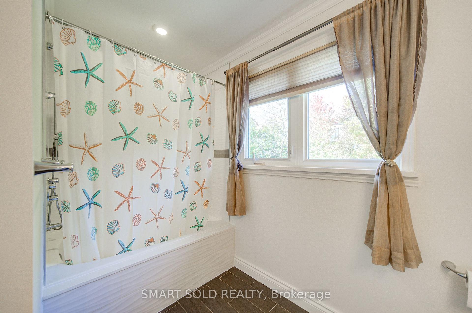 Photo 20 of 24 Hamilton Hall Drive, Markham, Markham Village — HOMEH
