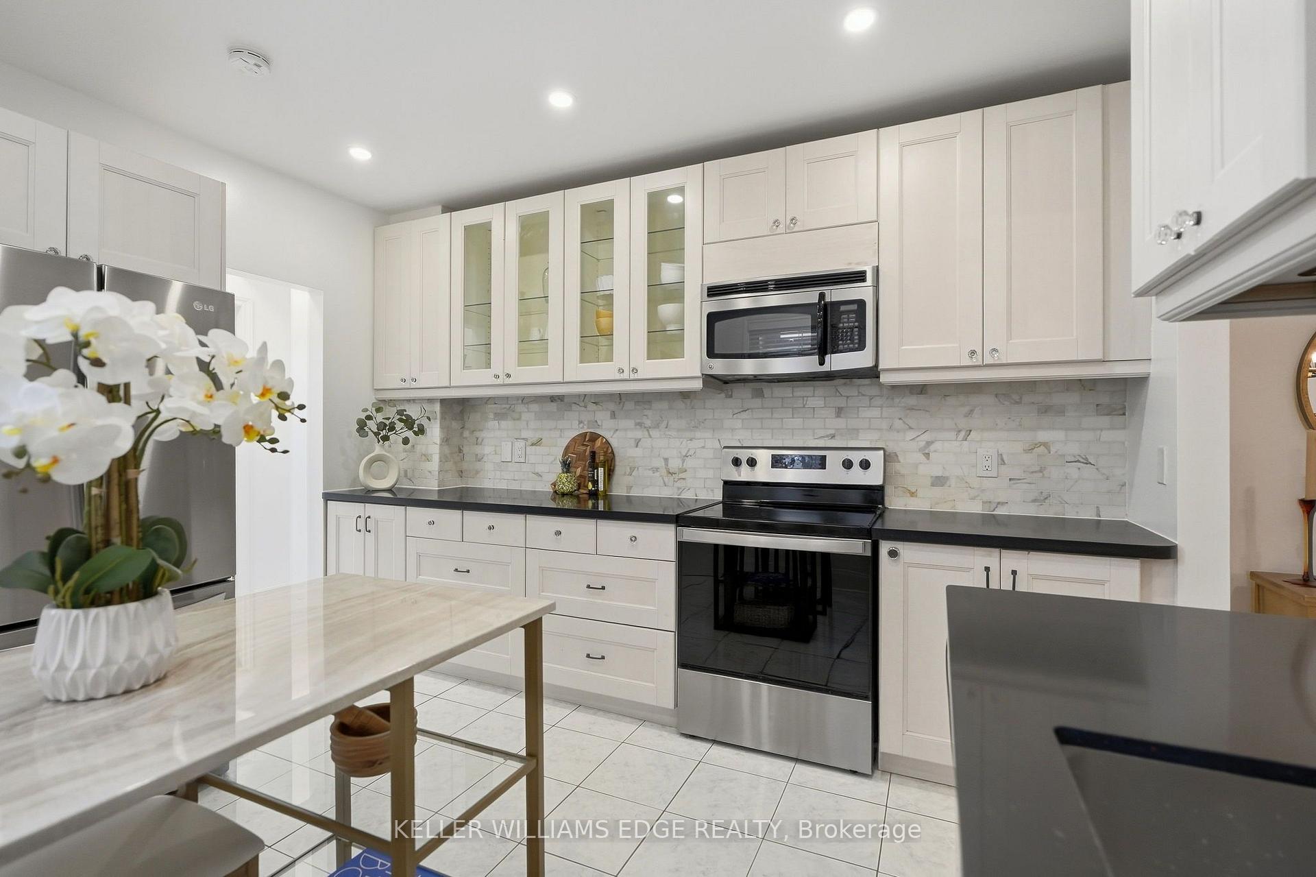 Photo 17 of 28 Conway Avenue, Toronto, Oakwood Village — HOMEH