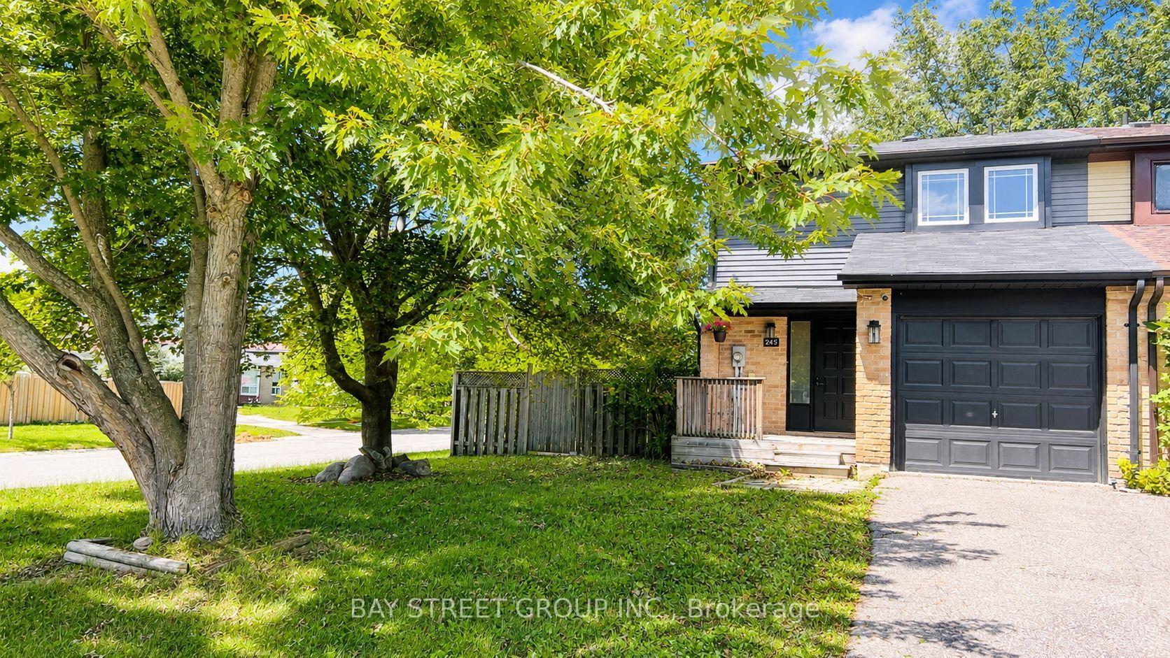 Photo 2 of 245 Browning Trail, Barrie, Letitia Heights — HOMEH