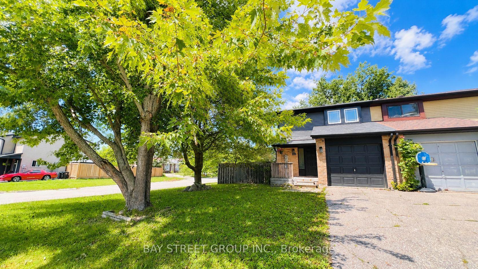 Photo 3 of 245 Browning Trail, Barrie, Letitia Heights — HOMEH