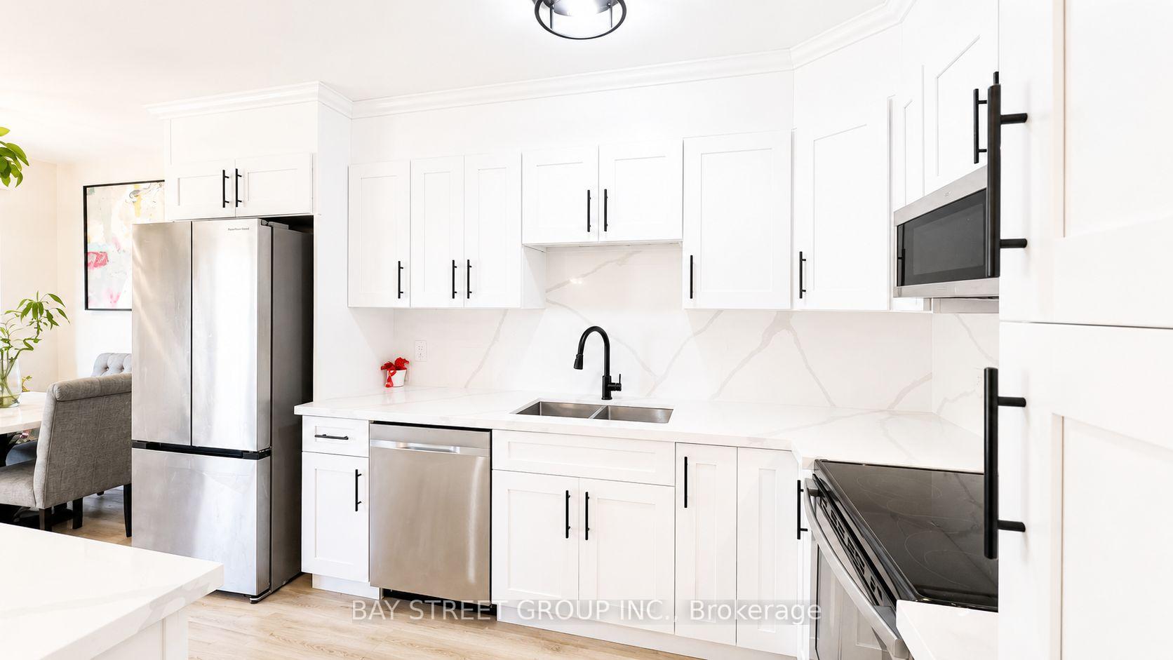 Photo 11 of 245 Browning Trail, Barrie, Letitia Heights — HOMEH