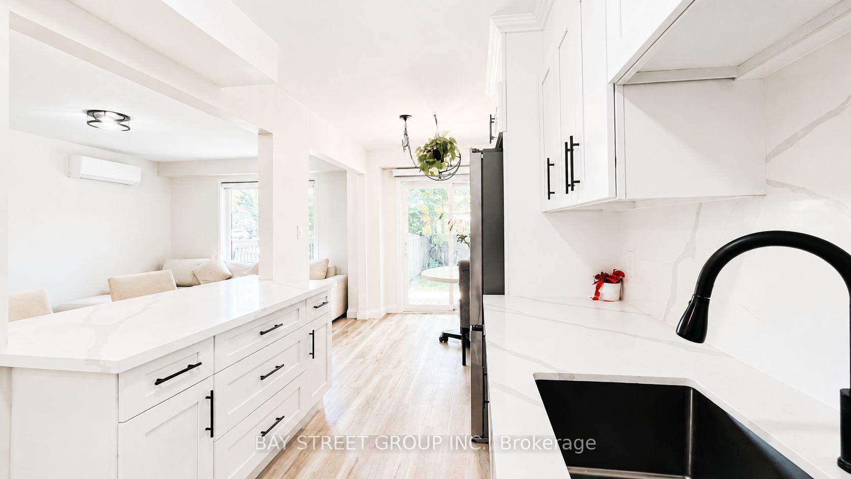 Photo 12 of 245 Browning Trail, Barrie, Letitia Heights — HOMEH