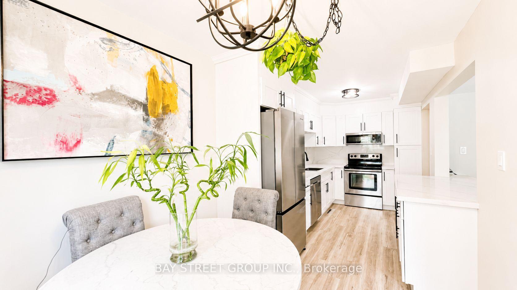 Photo 14 of 245 Browning Trail, Barrie, Letitia Heights — HOMEH